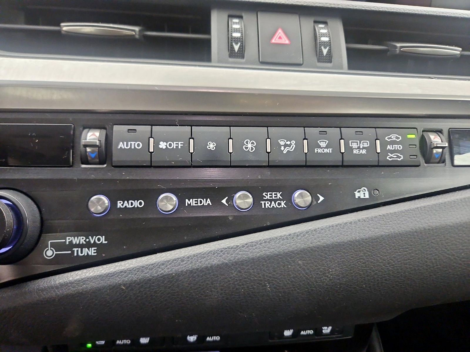 2019 Lexus ES 350 - Photo 17