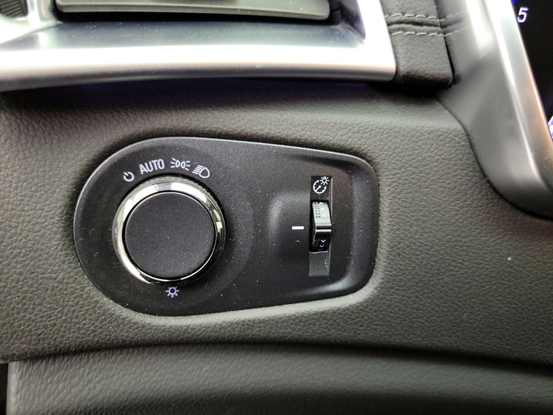 Thumbnail: 2015 Cadillac SRX - 13