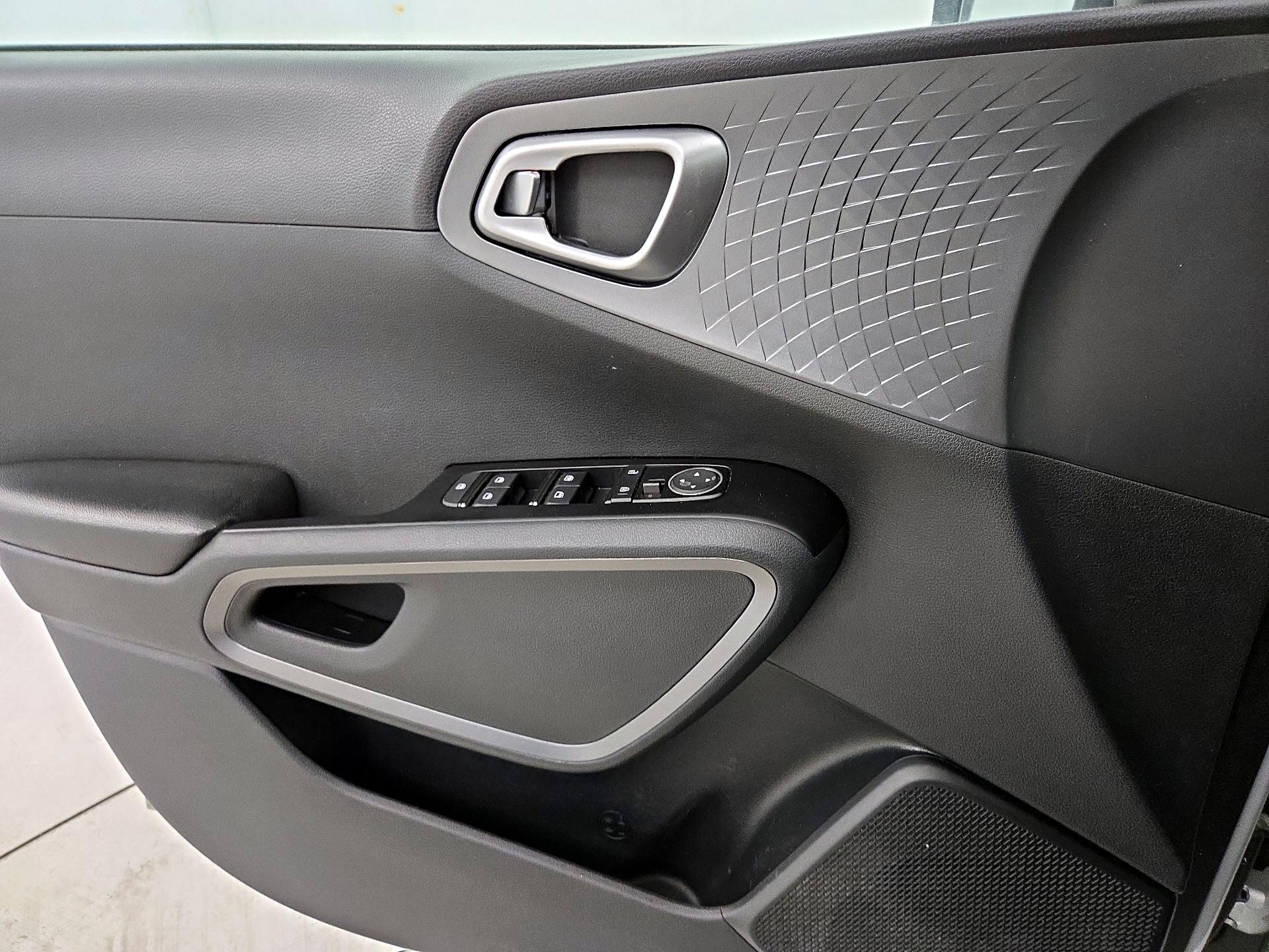 Thumbnail: 2020 Kia Soul - 12