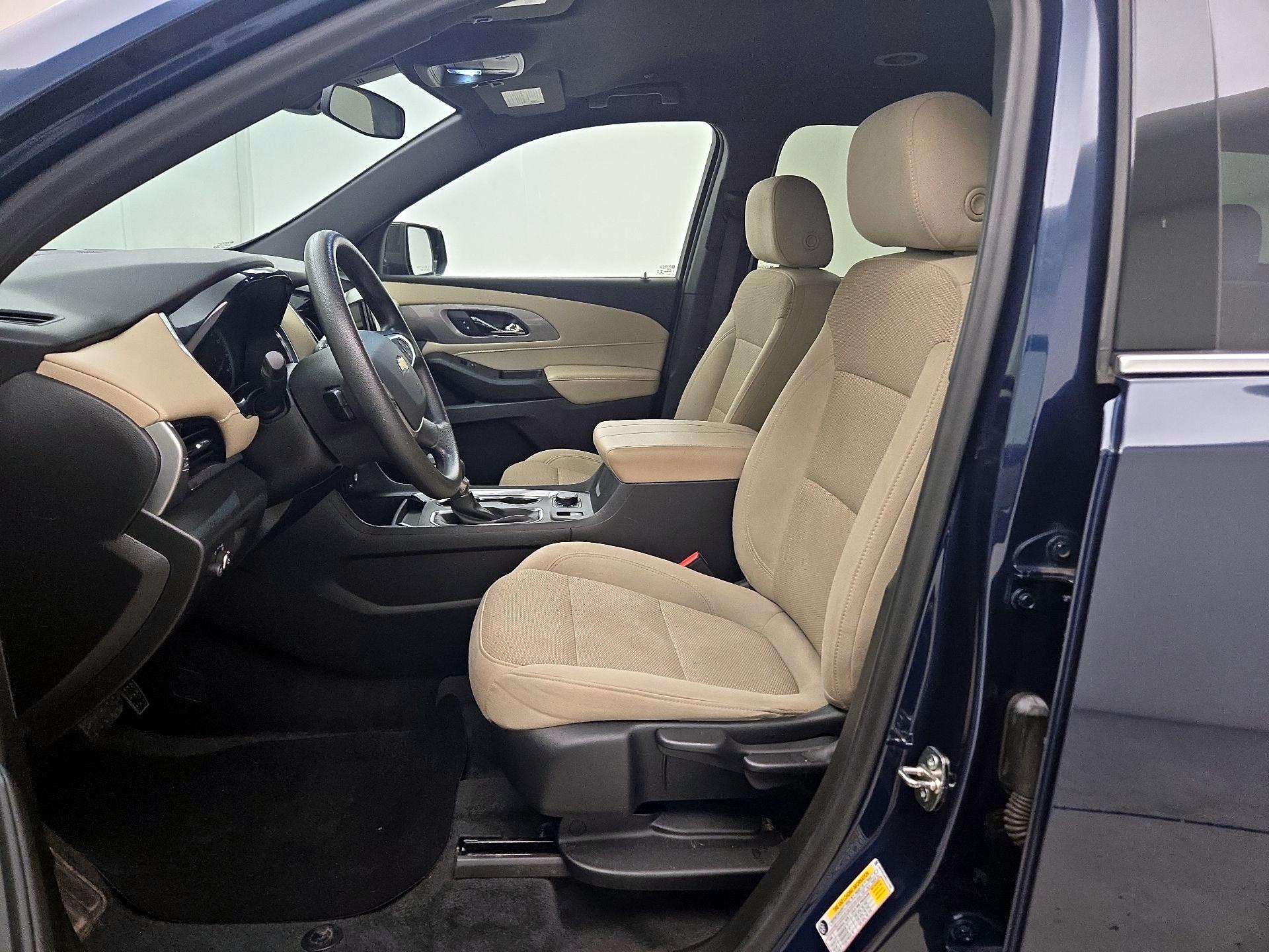 Thumbnail: 2022 Chevrolet Traverse - 11
