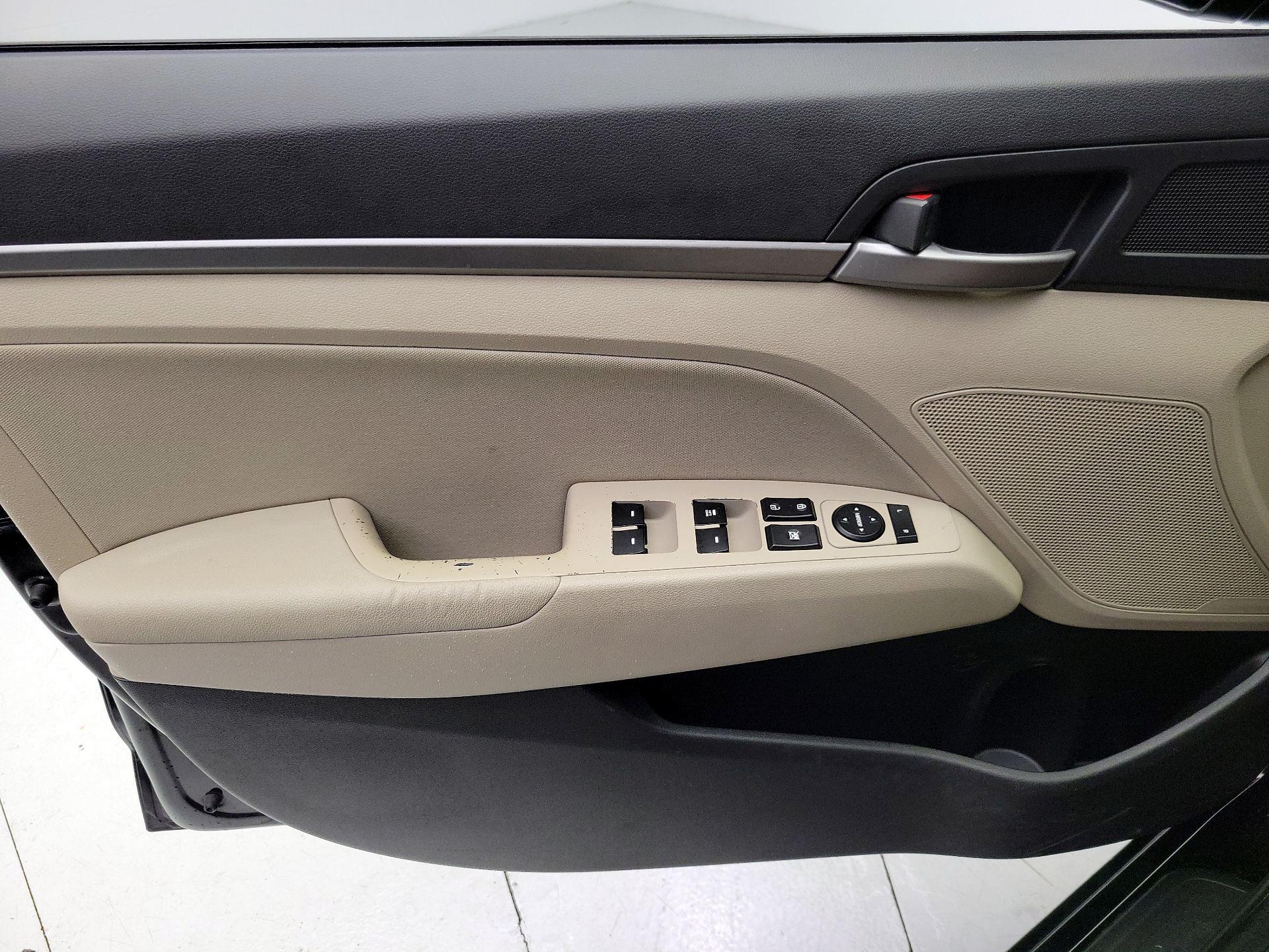 Thumbnail: 2017 Hyundai Elantra - 12