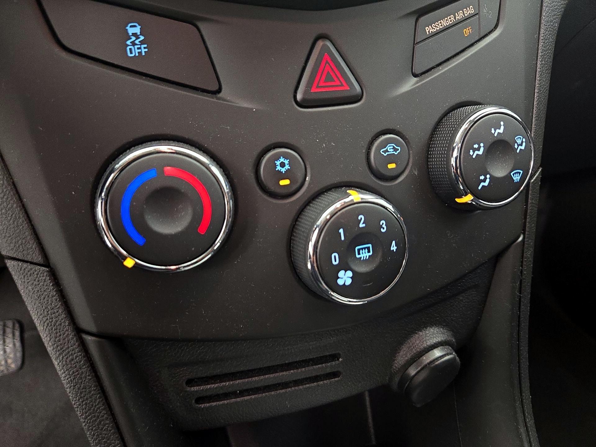 Thumbnail: 2015 Chevrolet Trax - 16