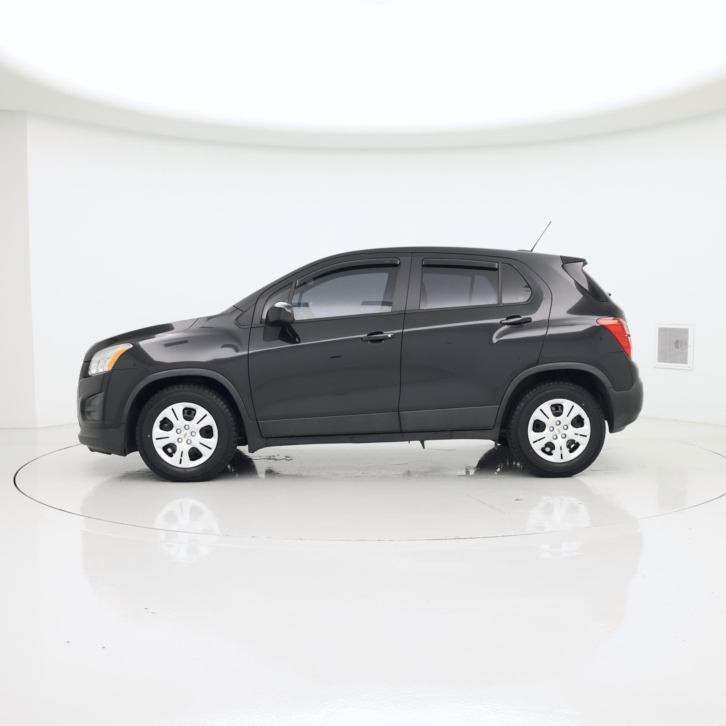 Thumbnail: 2015 Chevrolet Trax - 3