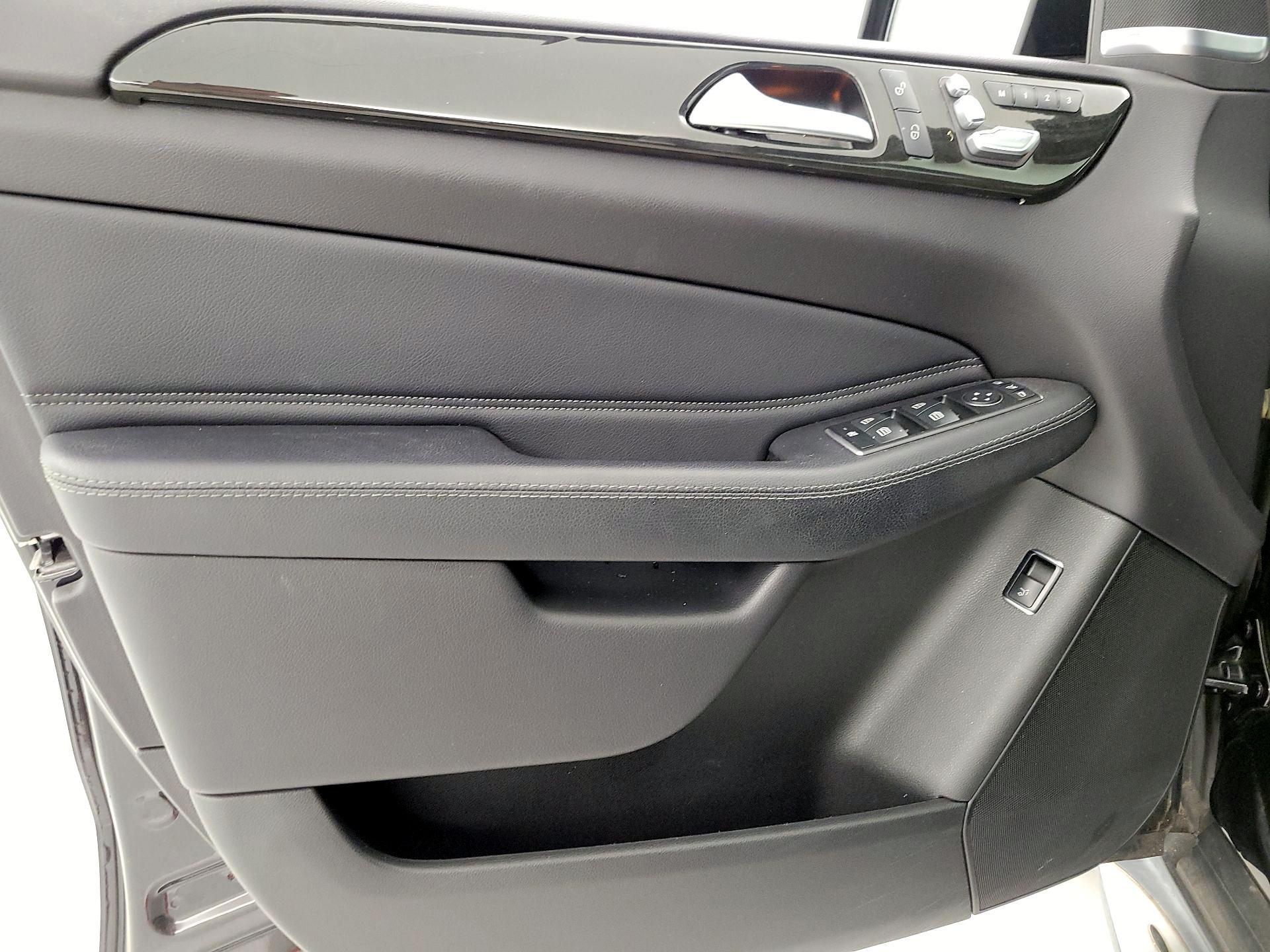 Thumbnail: 2016 Mercedes-Benz GLE - 12