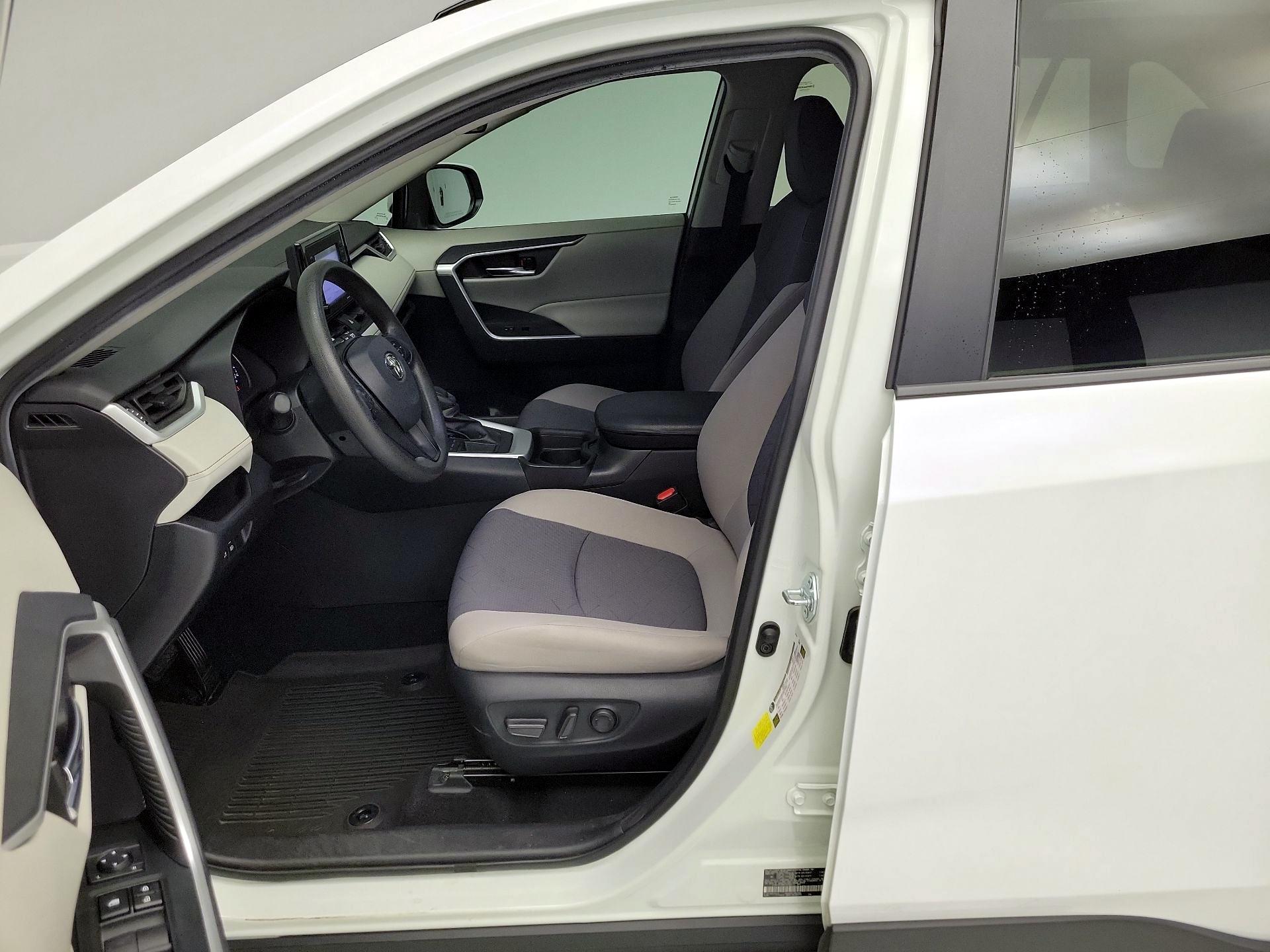 Thumbnail: 2021 Toyota RAV4 - 11