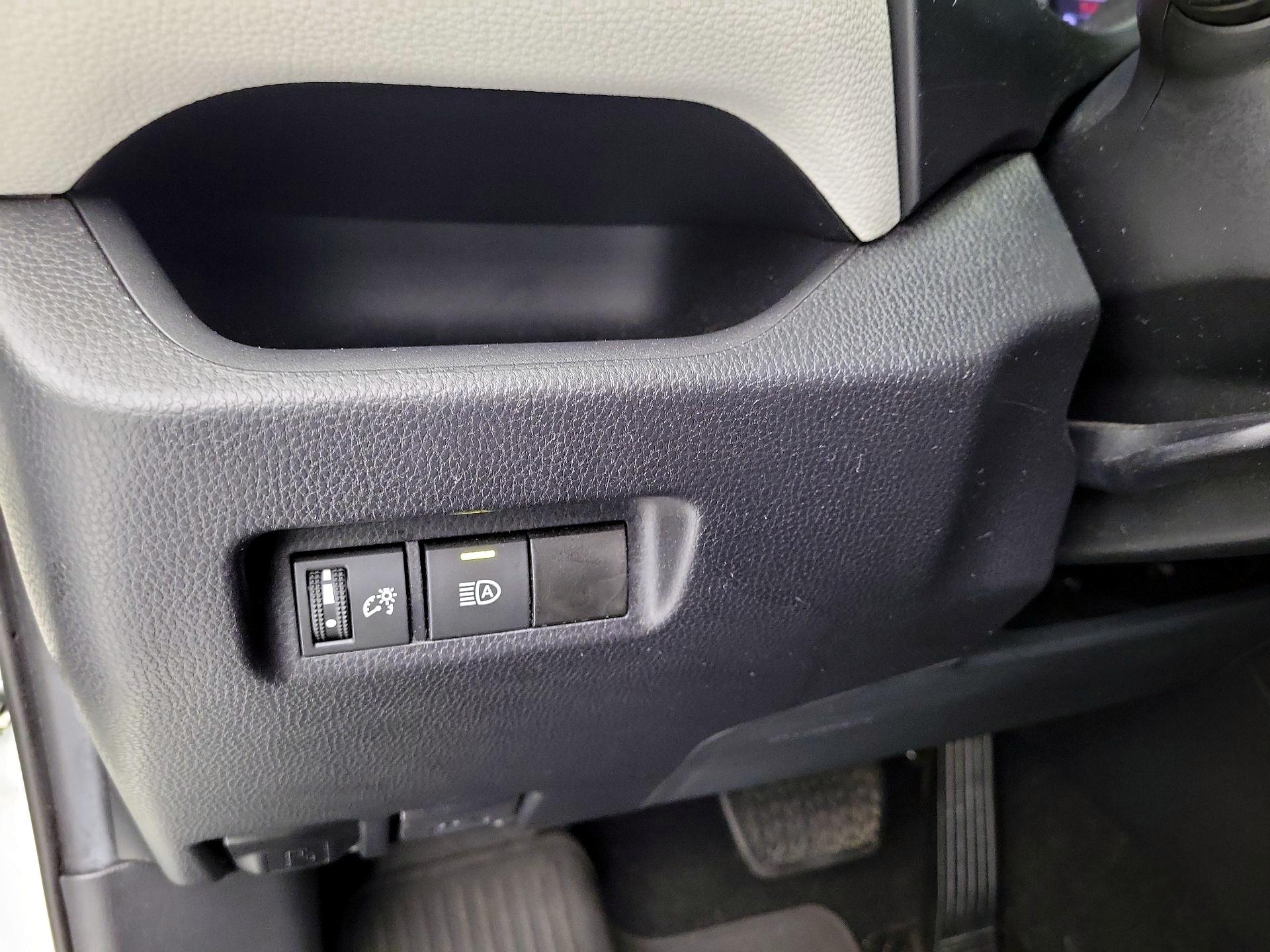 Thumbnail: 2021 Toyota RAV4 - 13