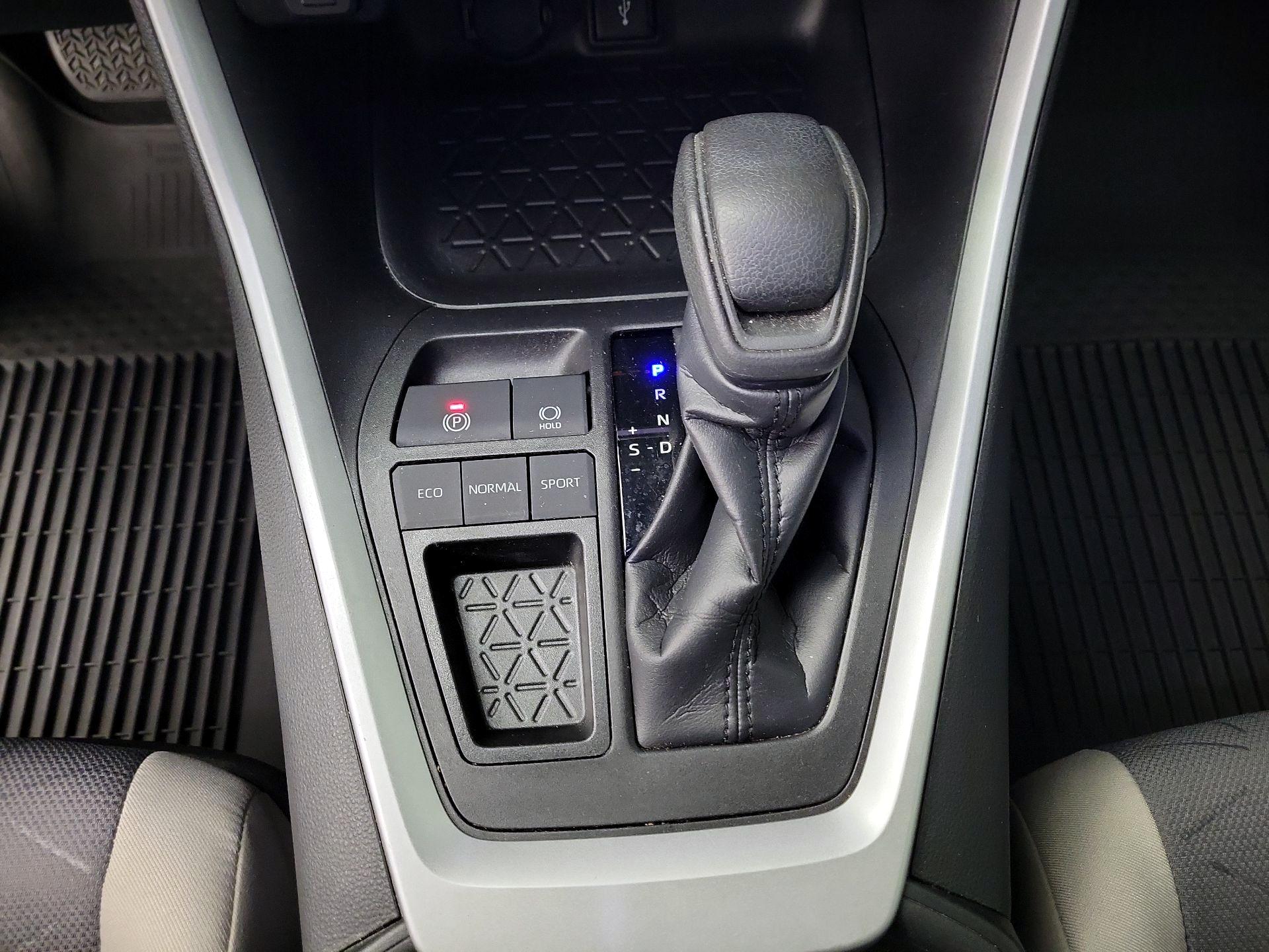Thumbnail: 2021 Toyota RAV4 - 17