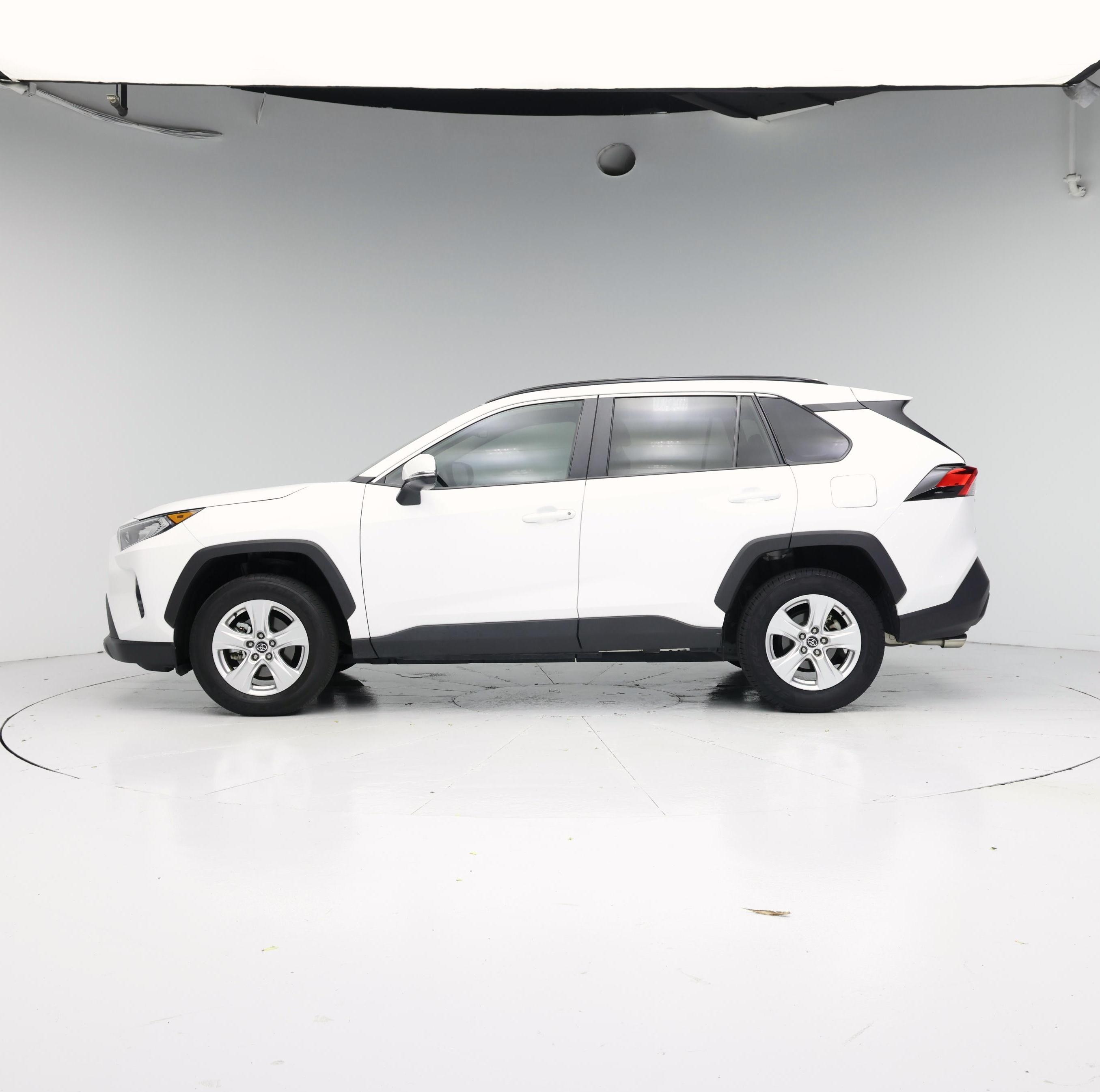 Thumbnail: 2021 Toyota RAV4 - 3