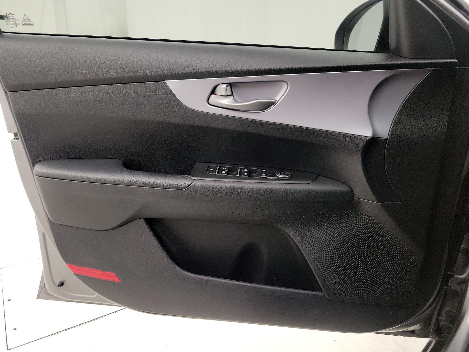Thumbnail: 2022 Kia Forte - 12