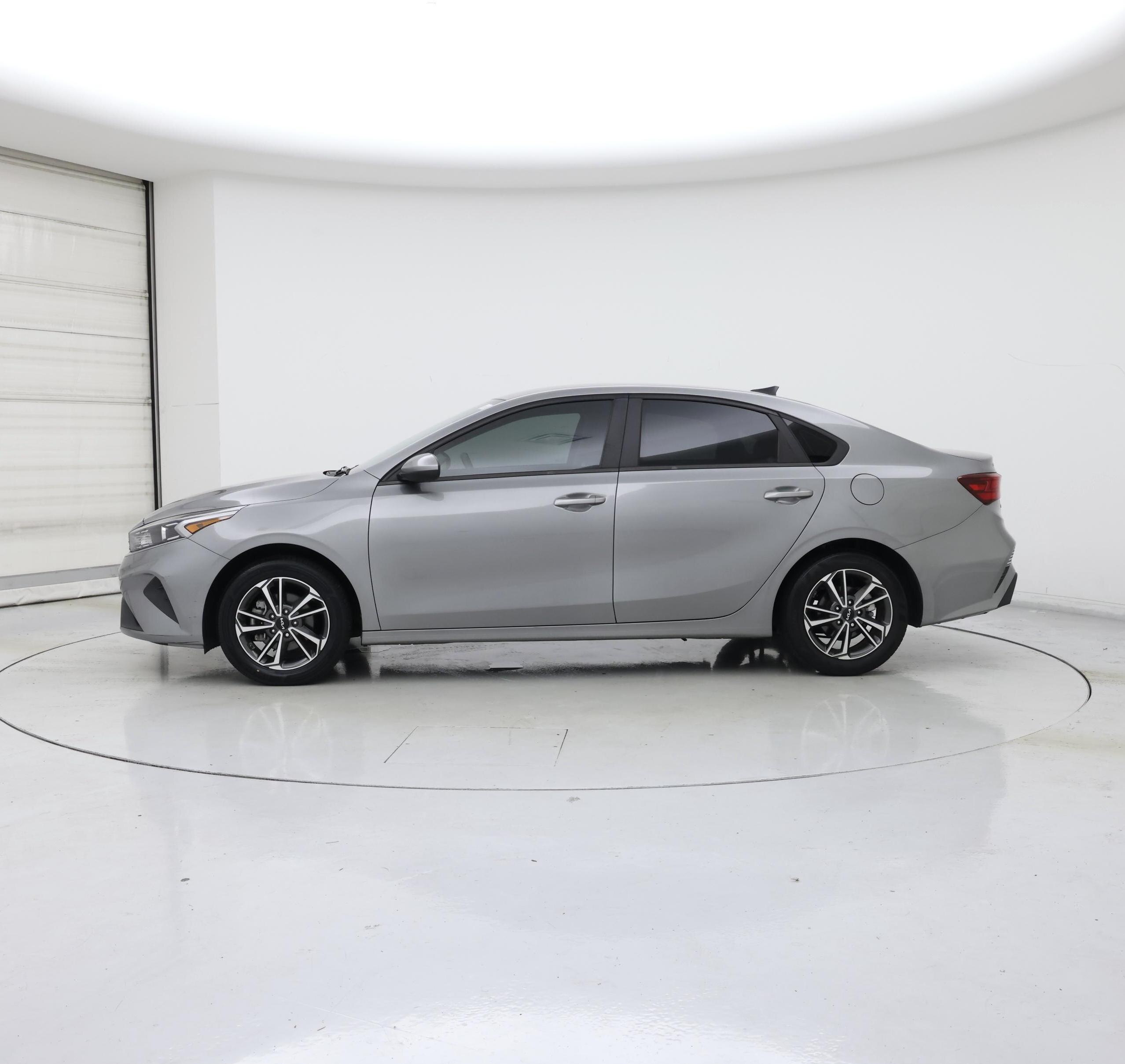 Thumbnail: 2022 Kia Forte - 3