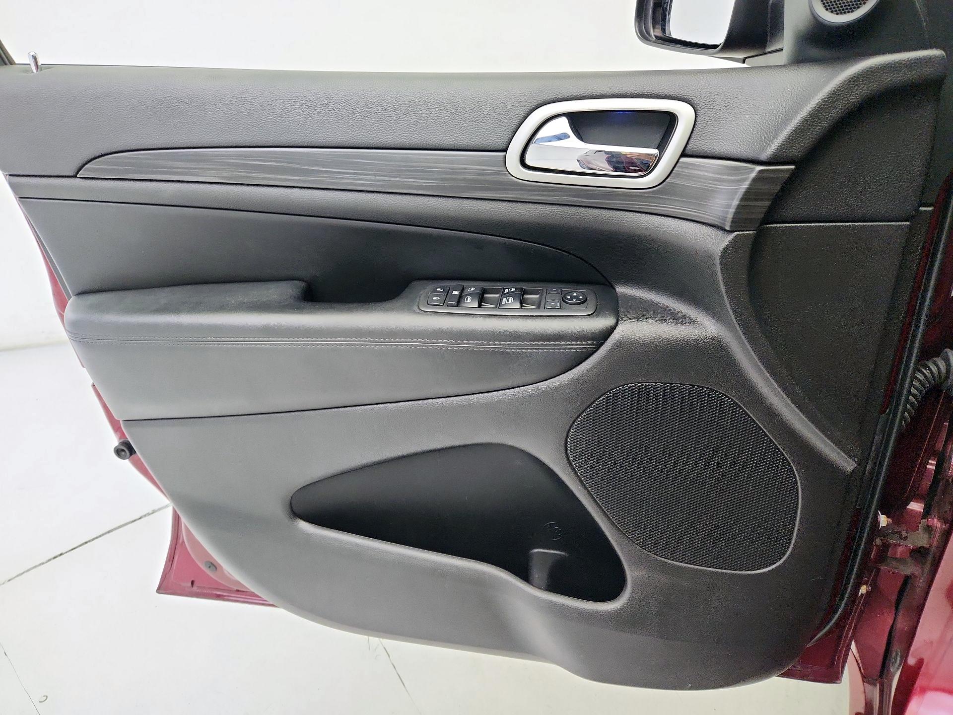 Thumbnail: 2019 Jeep Grand Cherokee - 12