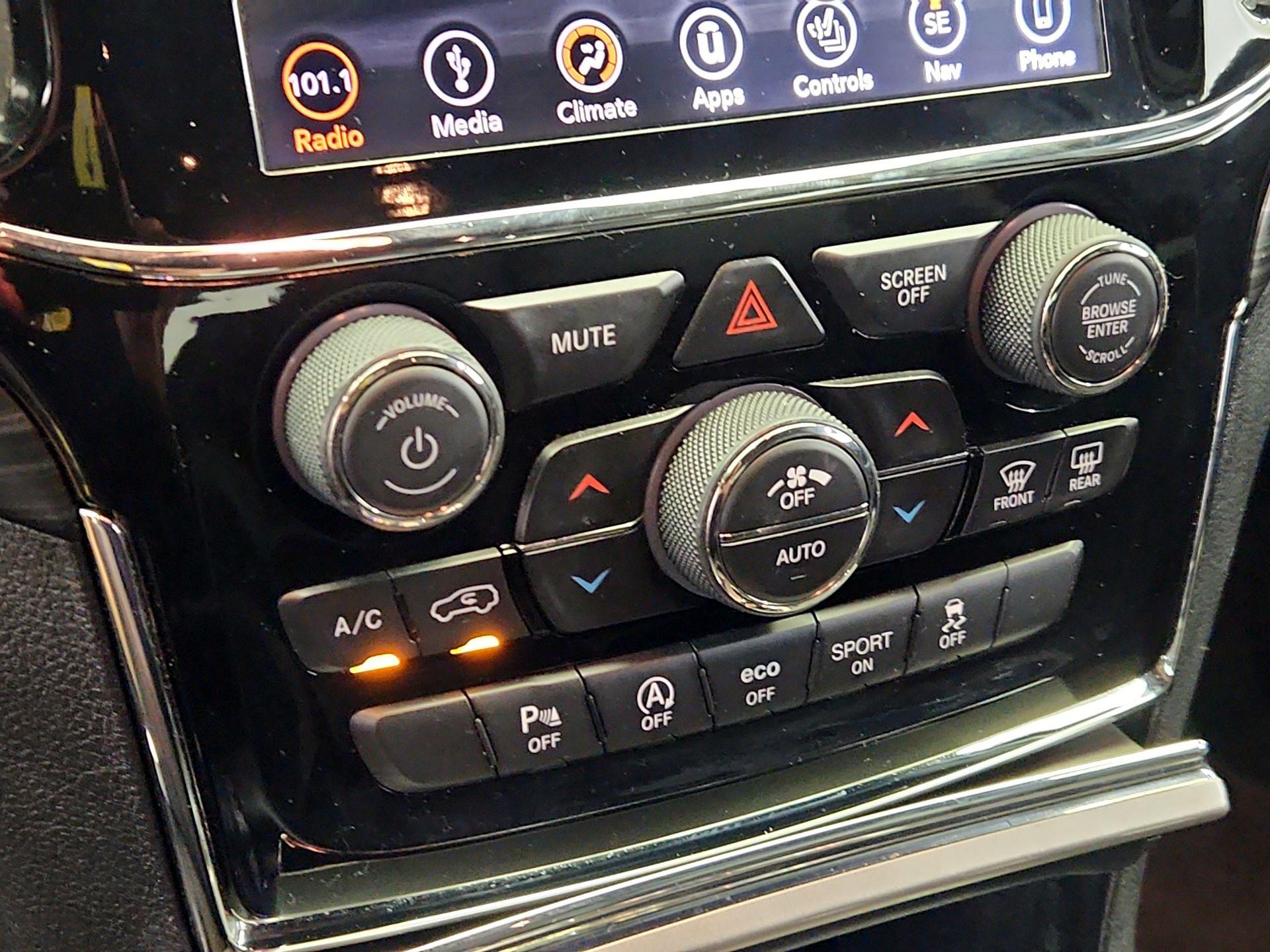 Thumbnail: 2019 Jeep Grand Cherokee - 17