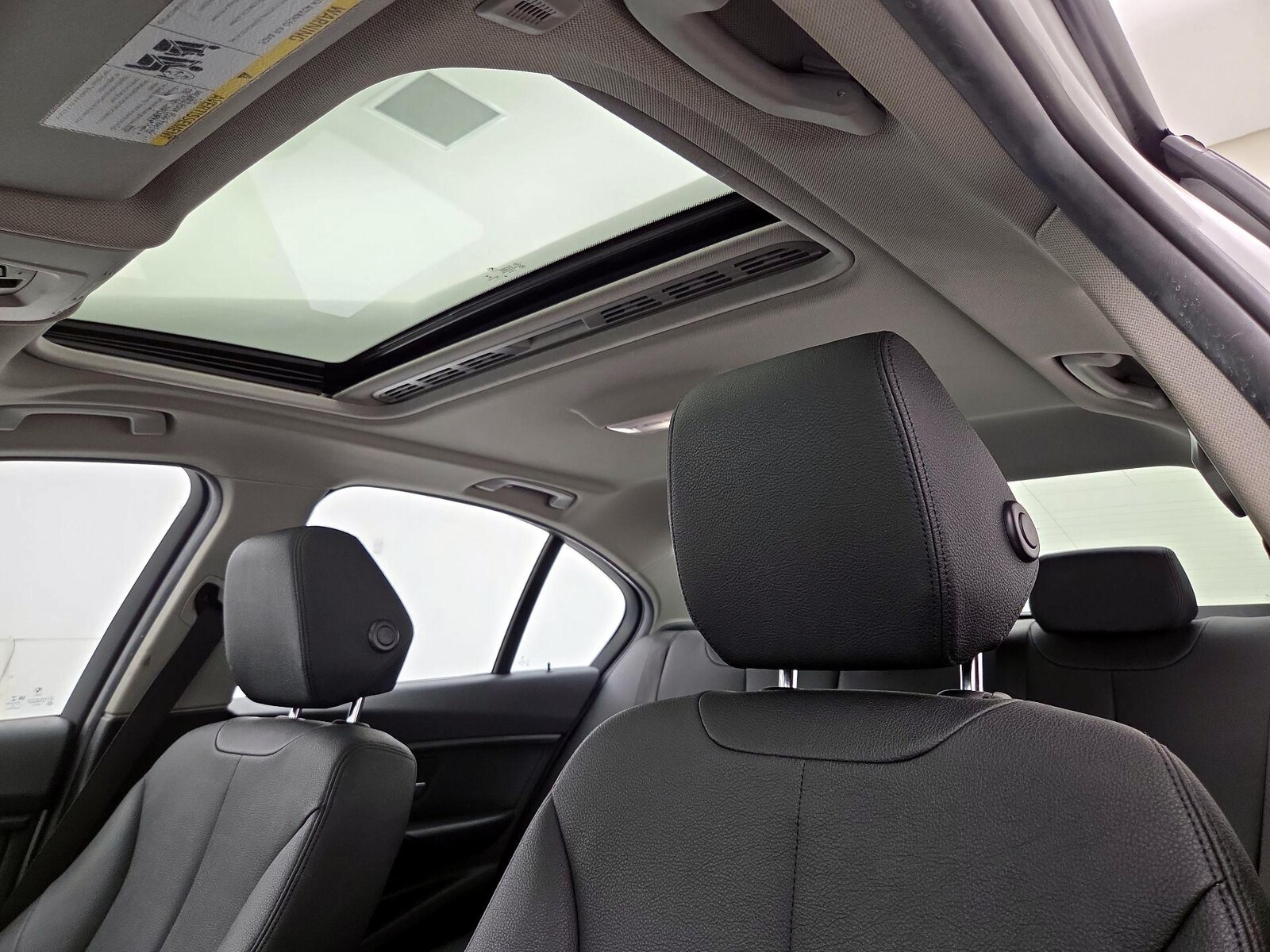 Sunroof(s) & Overhead Airbags