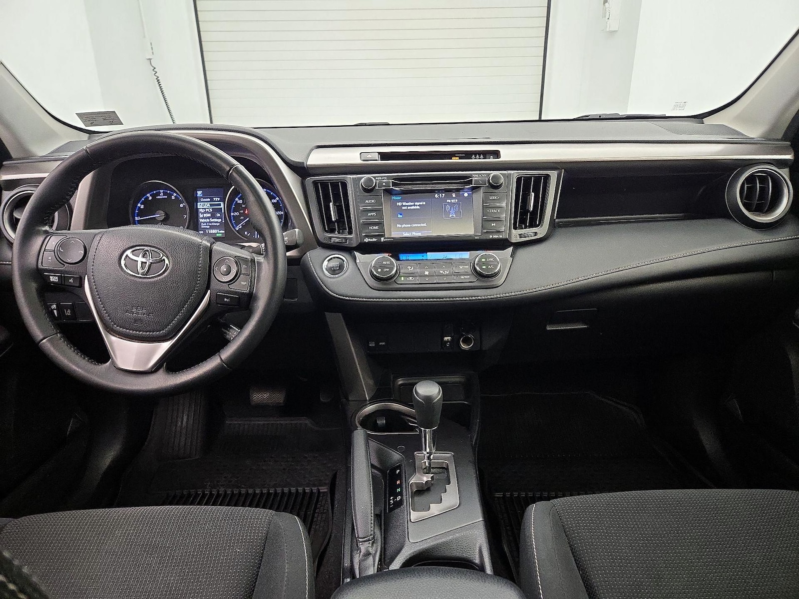 2018 Toyota RAV4 XLE - Photo 10