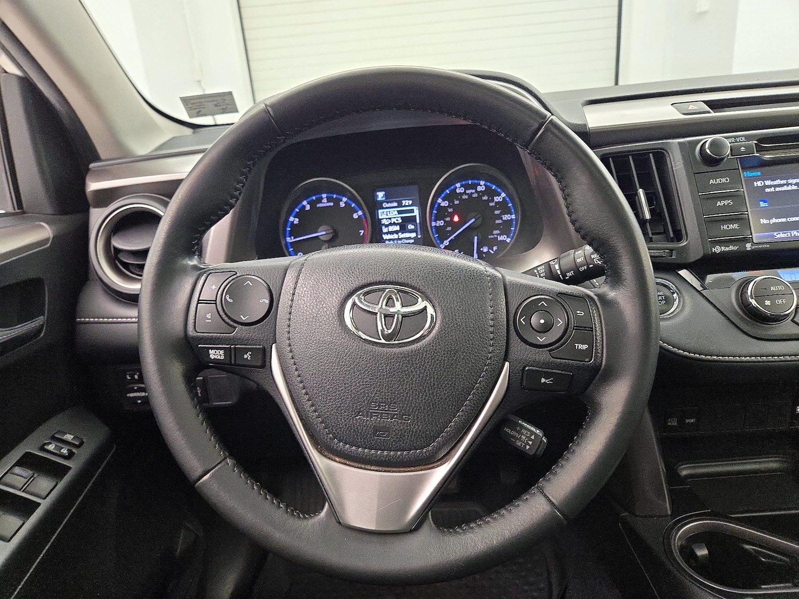 2018 Toyota RAV4 XLE - Photo 11
