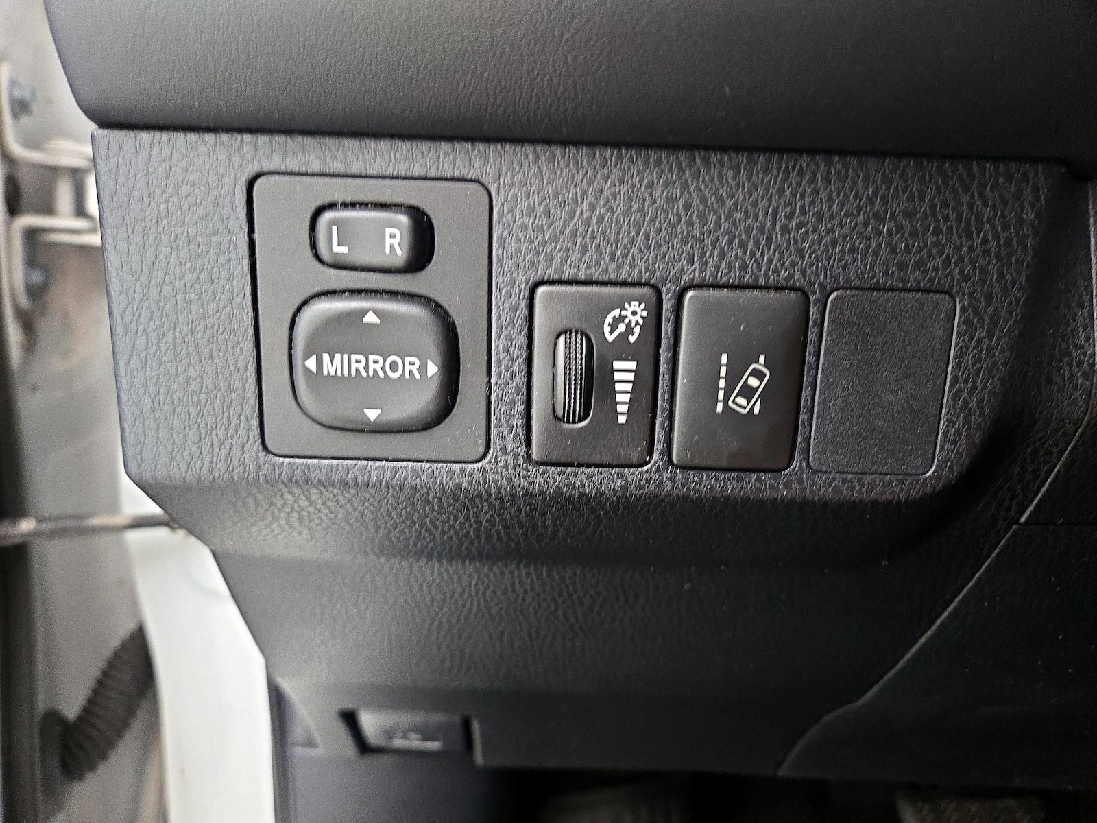2018 Toyota RAV4 XLE - Photo 14