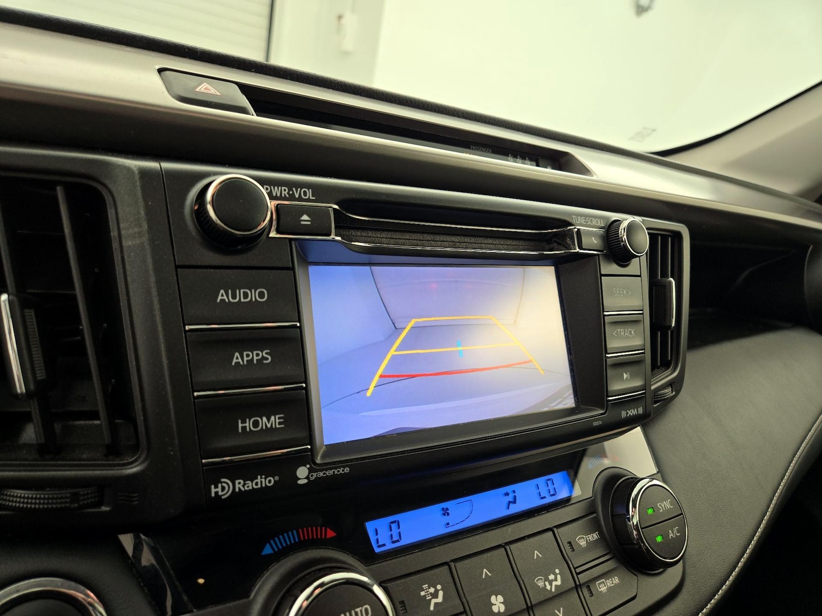 2018 Toyota RAV4 XLE - Photo 15