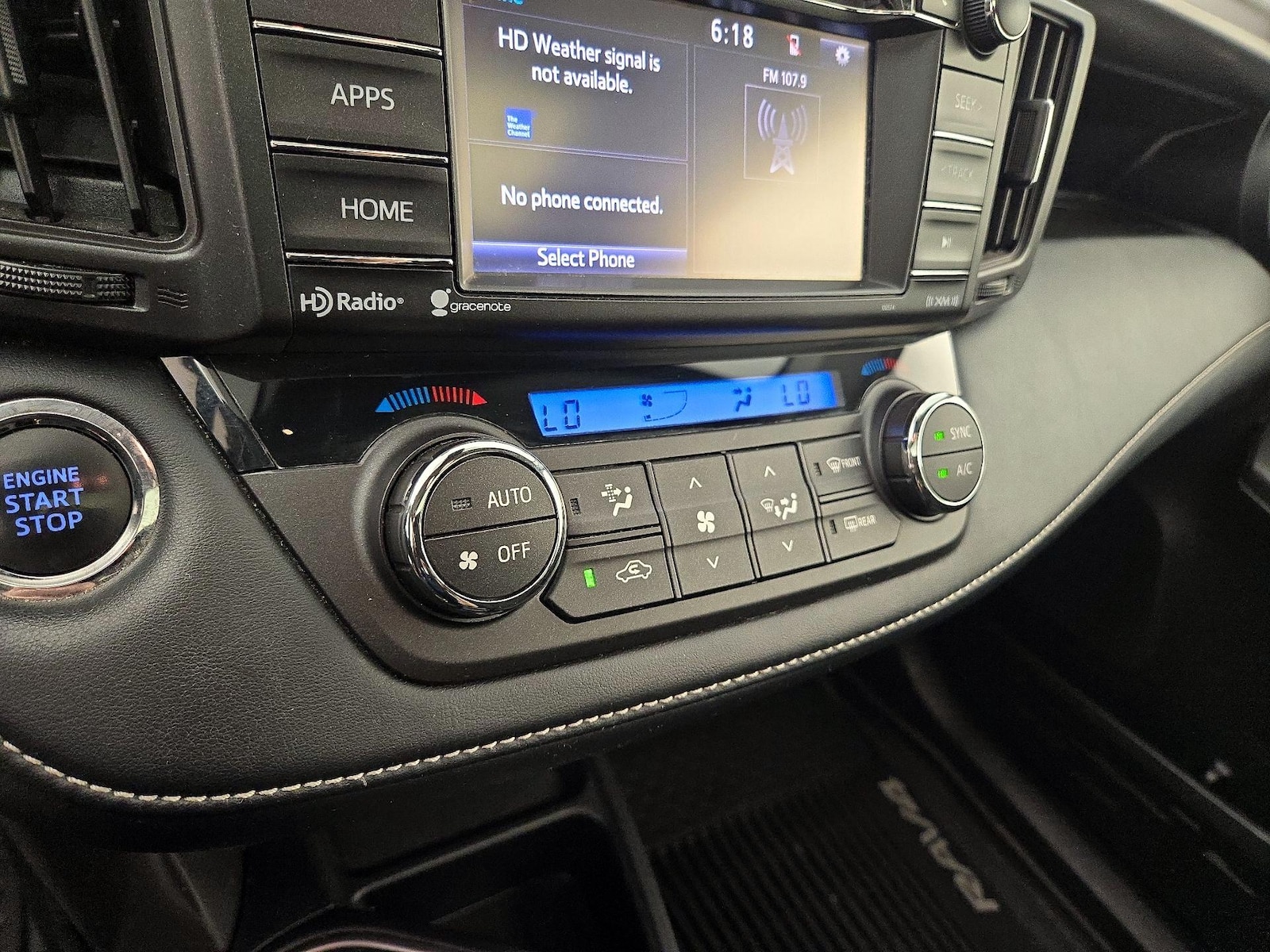 2018 Toyota RAV4 XLE - Photo 17