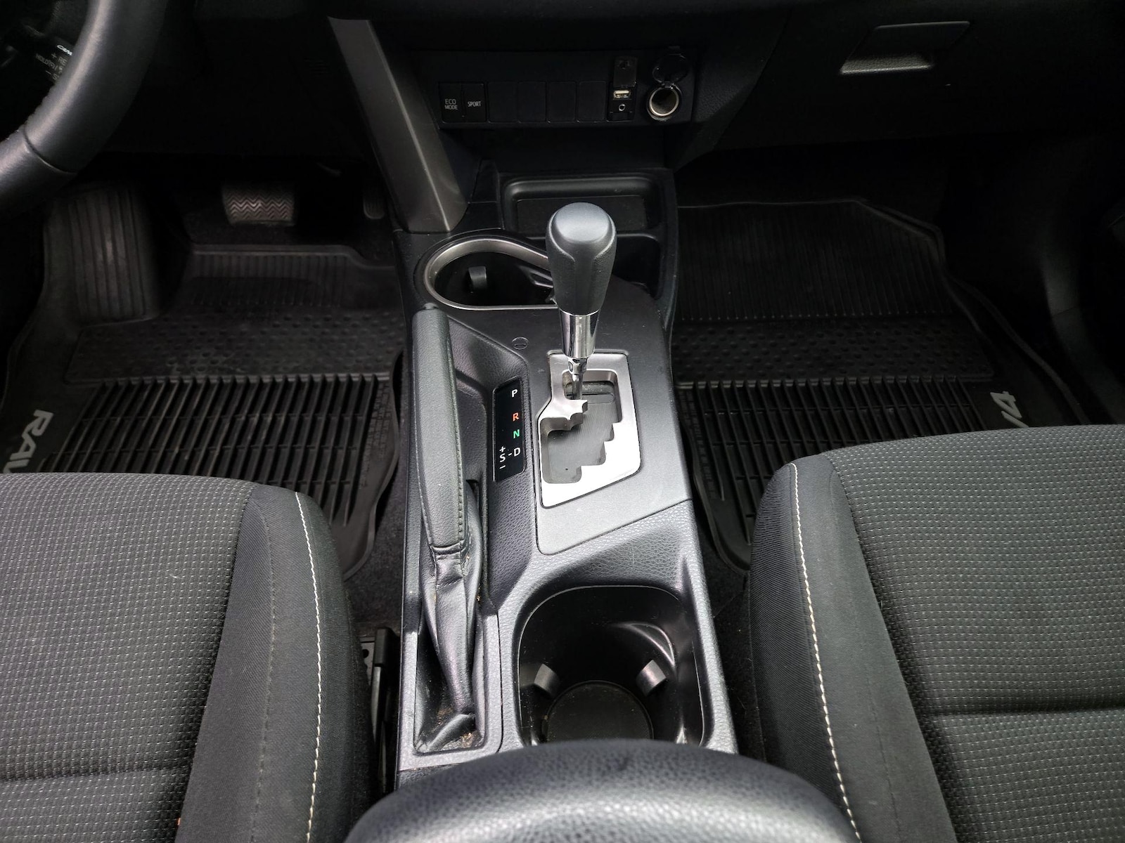 2018 Toyota RAV4 XLE - Photo 18