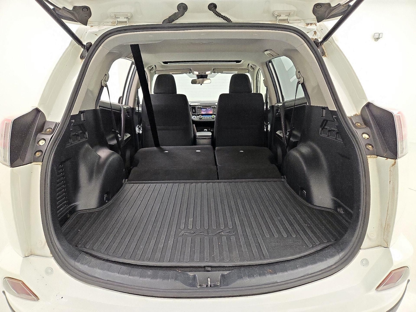 2018 Toyota RAV4 XLE - Photo 23