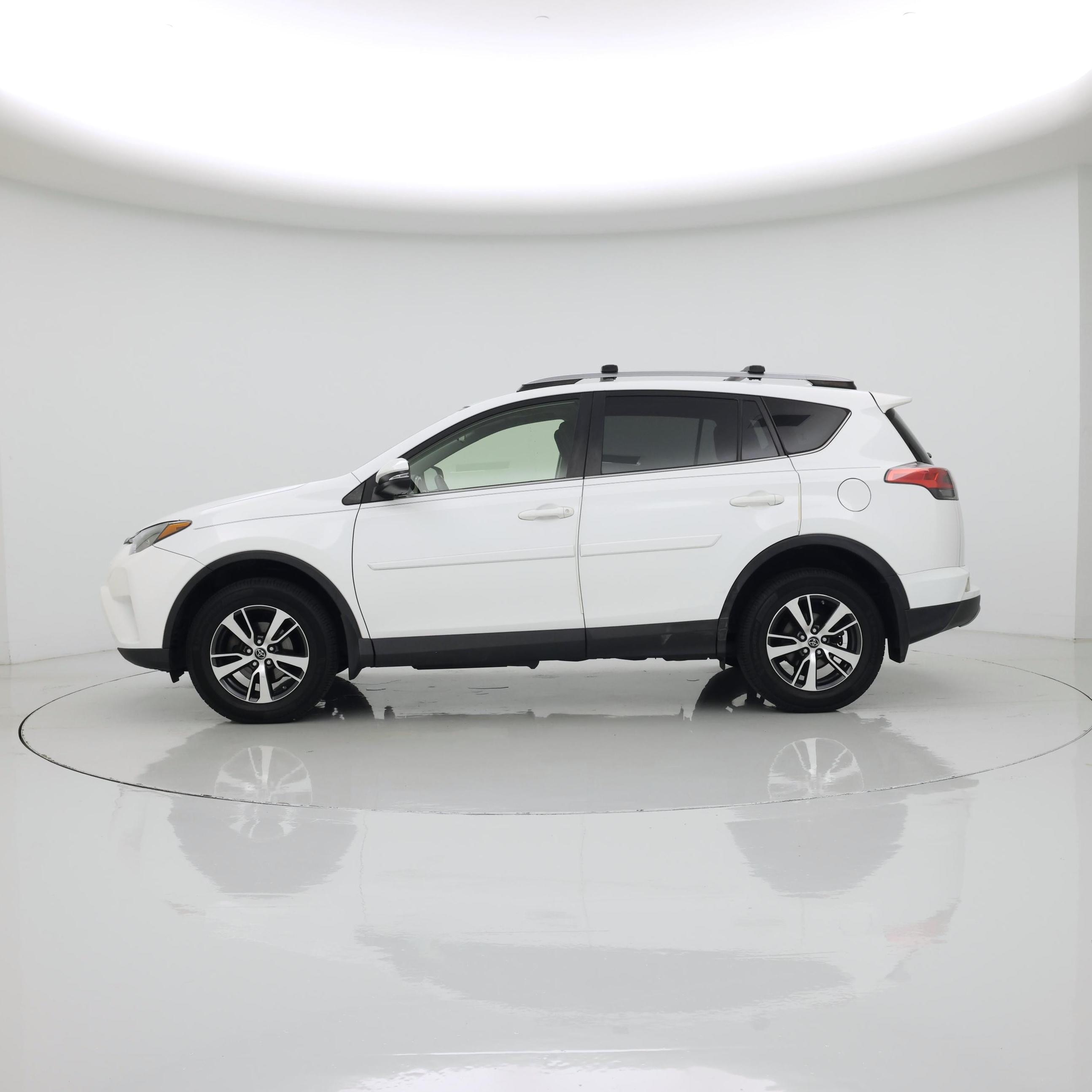 Thumbnail: 2018 Toyota RAV4 - 3