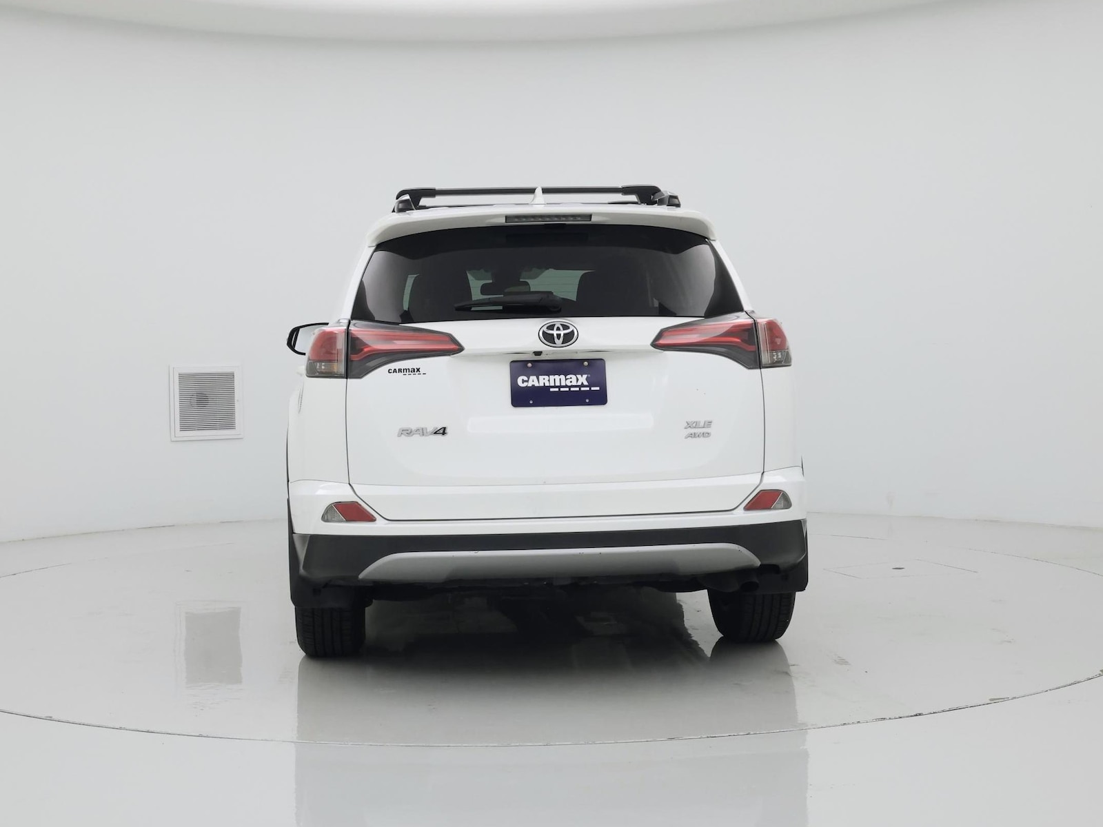 2018 Toyota RAV4 XLE - Photo 7