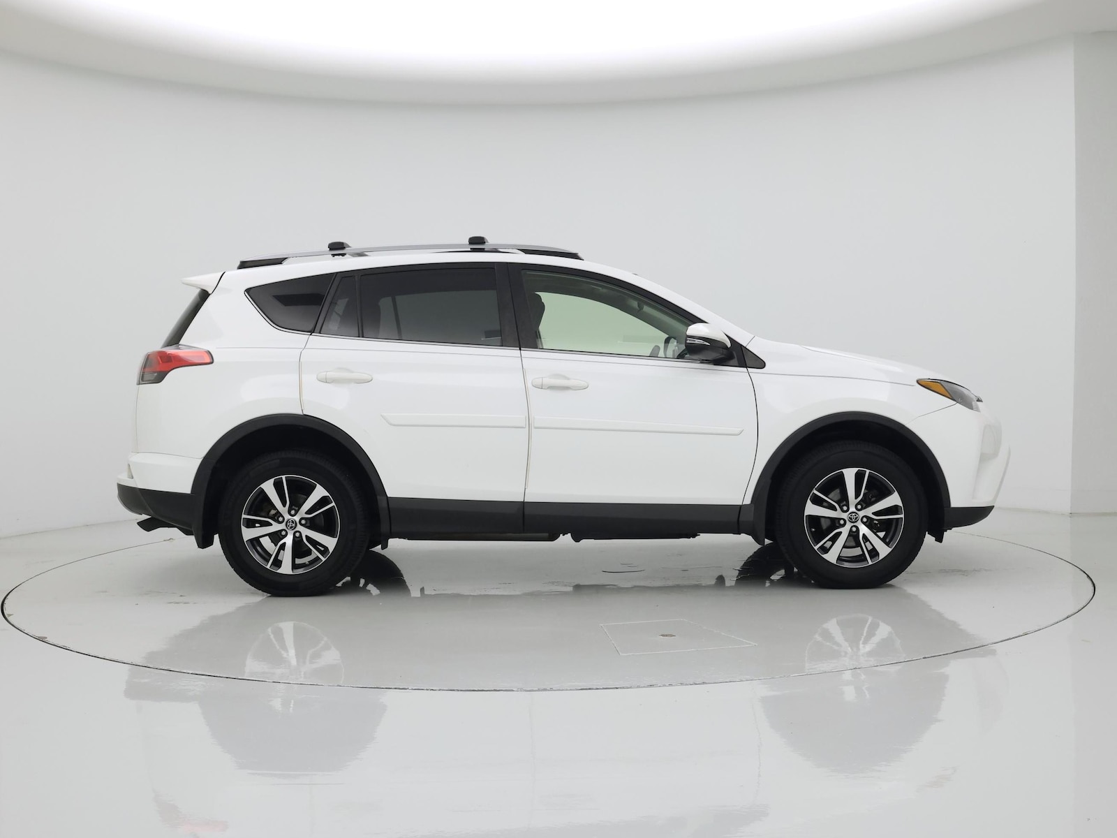 2018 Toyota RAV4 XLE - Photo 8