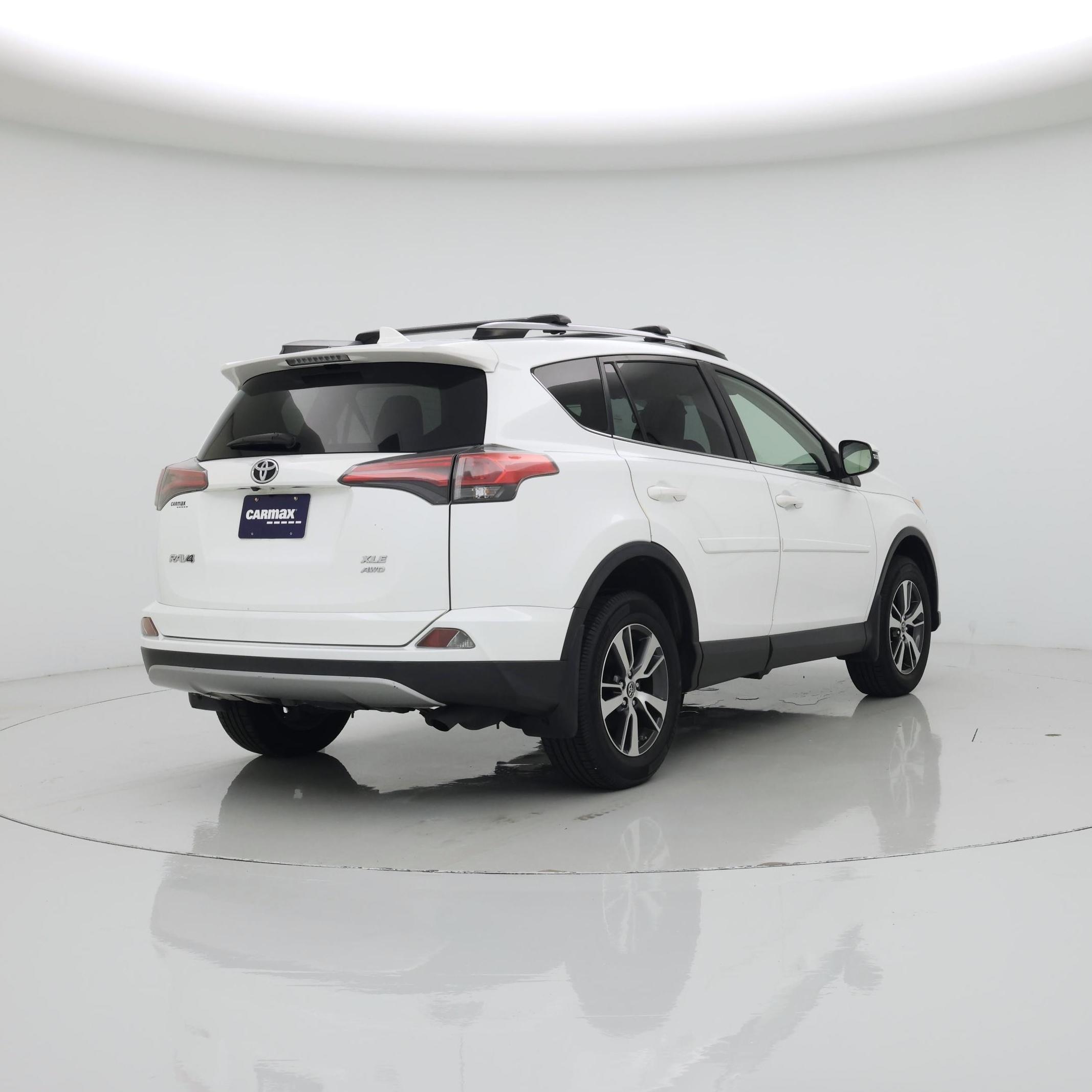 Thumbnail: 2018 Toyota RAV4 - 8