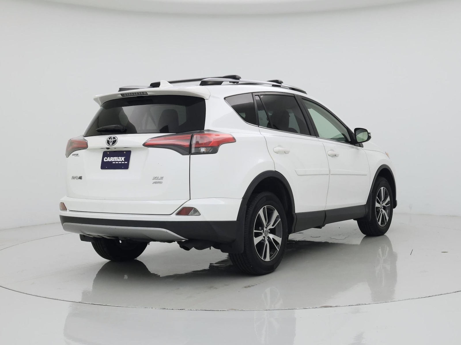 2018 Toyota RAV4 XLE - Photo 9