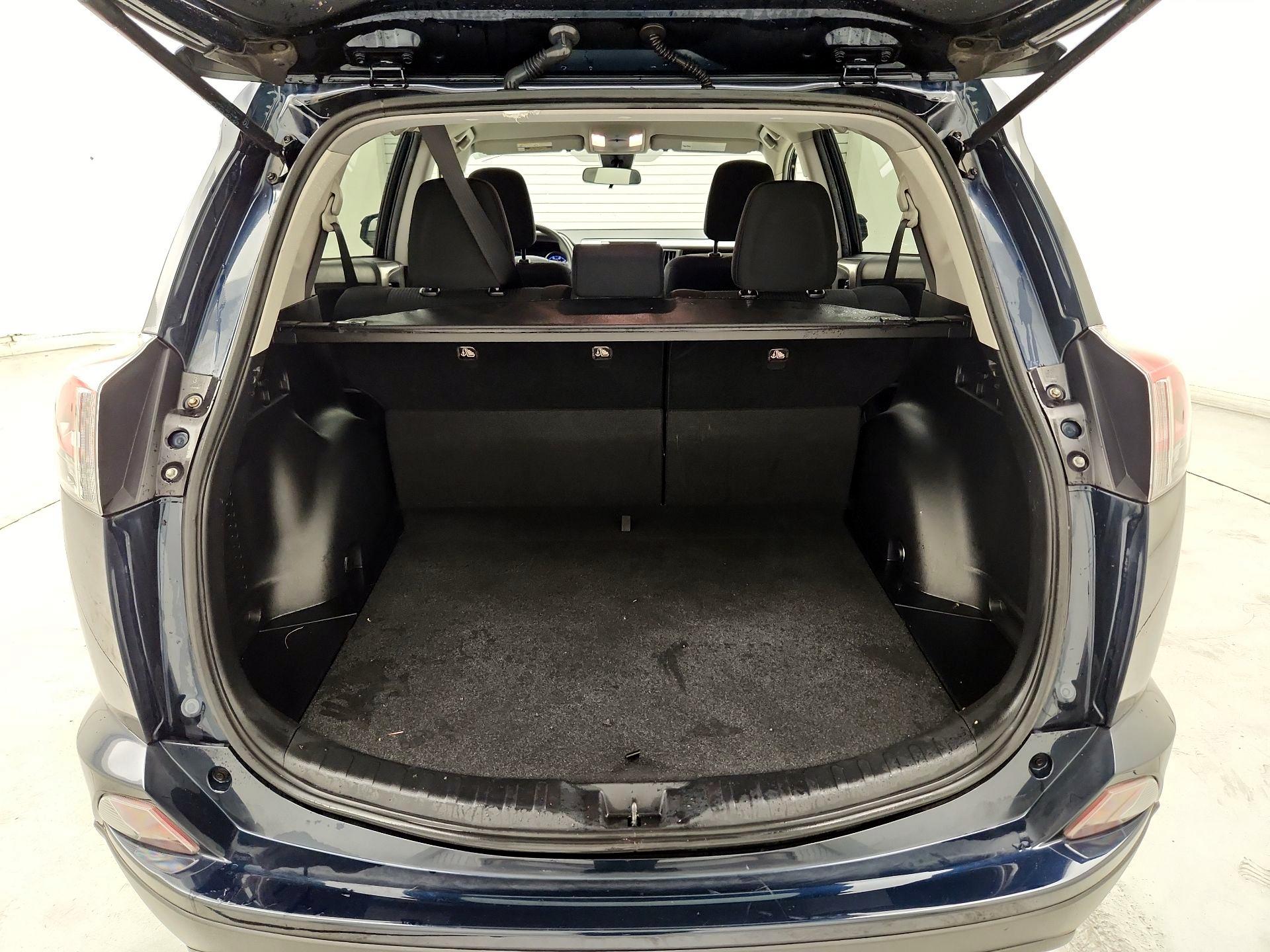 Thumbnail: 2018 Toyota RAV4 - 20
