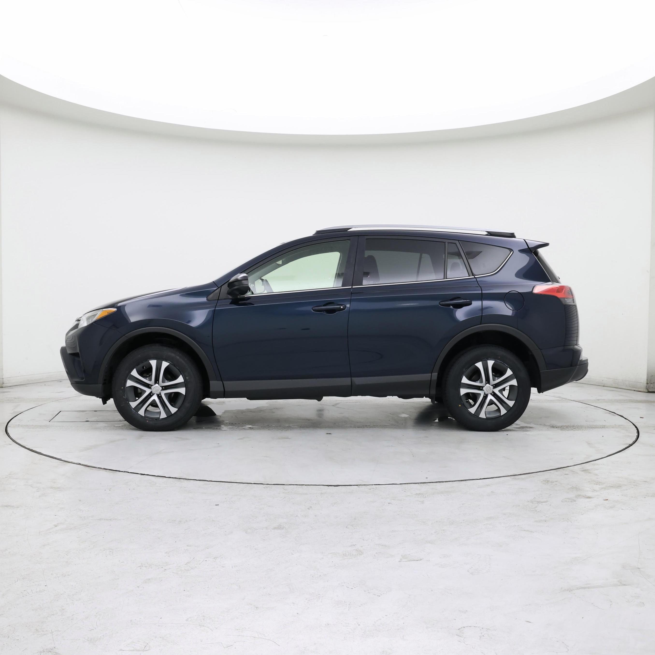 Thumbnail: 2018 Toyota RAV4 - 3
