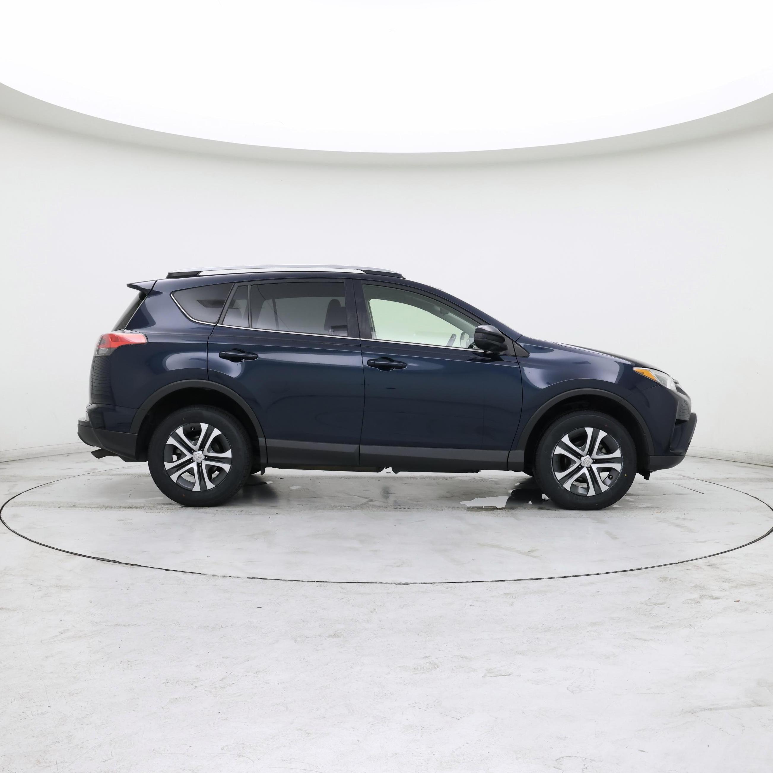Thumbnail: 2018 Toyota RAV4 - 7