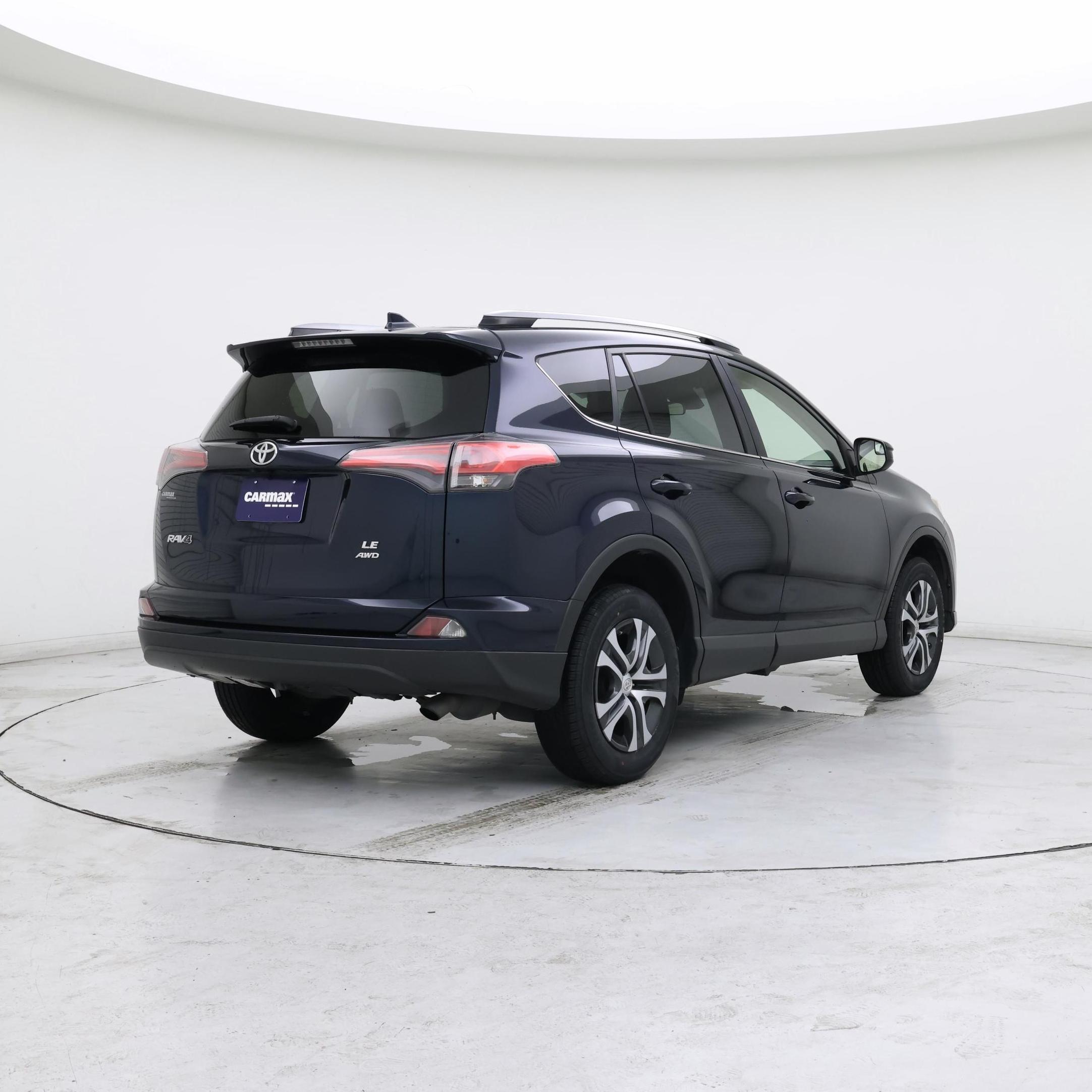 Thumbnail: 2018 Toyota RAV4 - 8