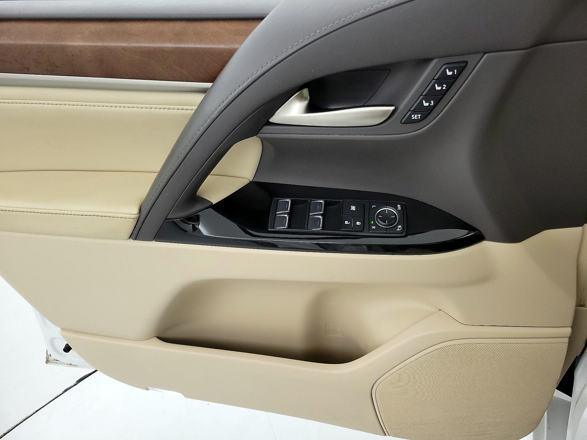 Thumbnail: 2019 Lexus LX - 12