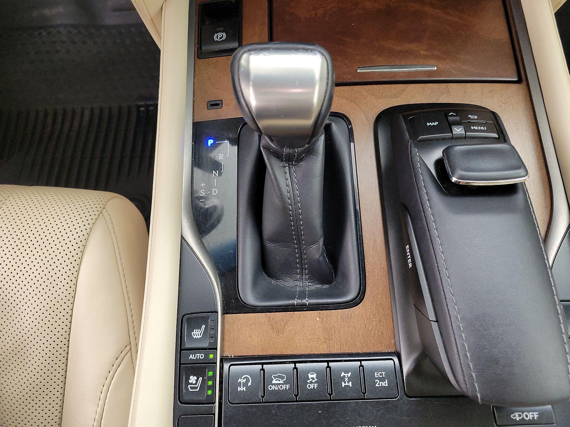 Thumbnail: 2019 Lexus LX - 18