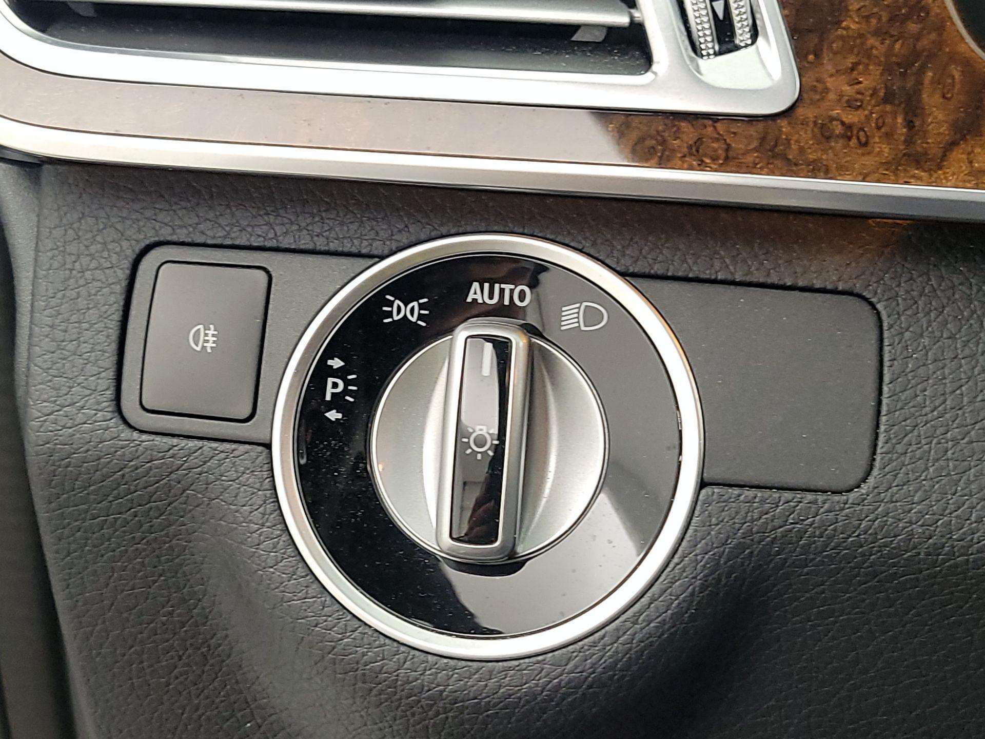 Thumbnail: 2015 Mercedes-Benz E-Class - 13