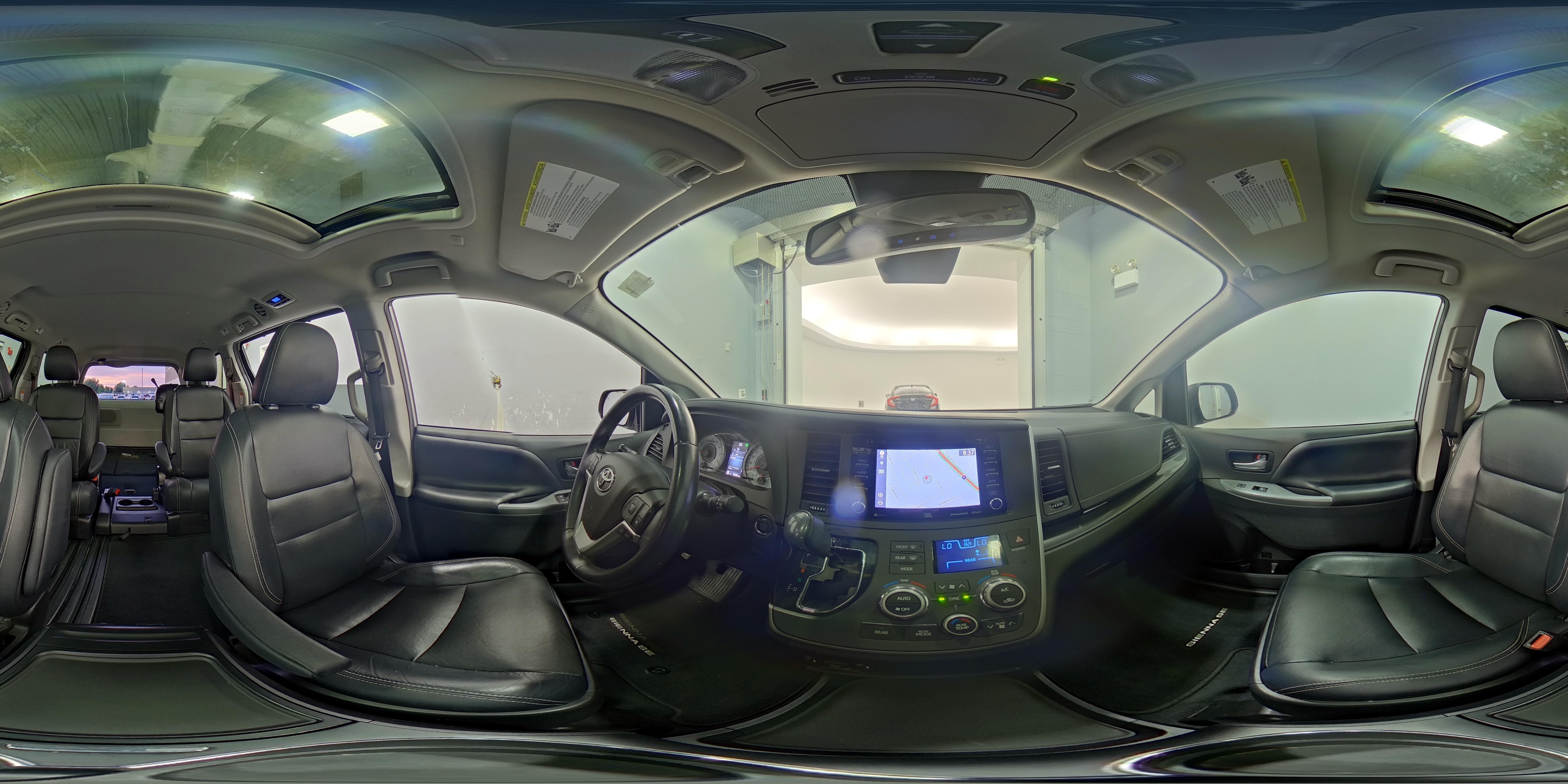 2020 Toyota Sienna SE - Photo 26