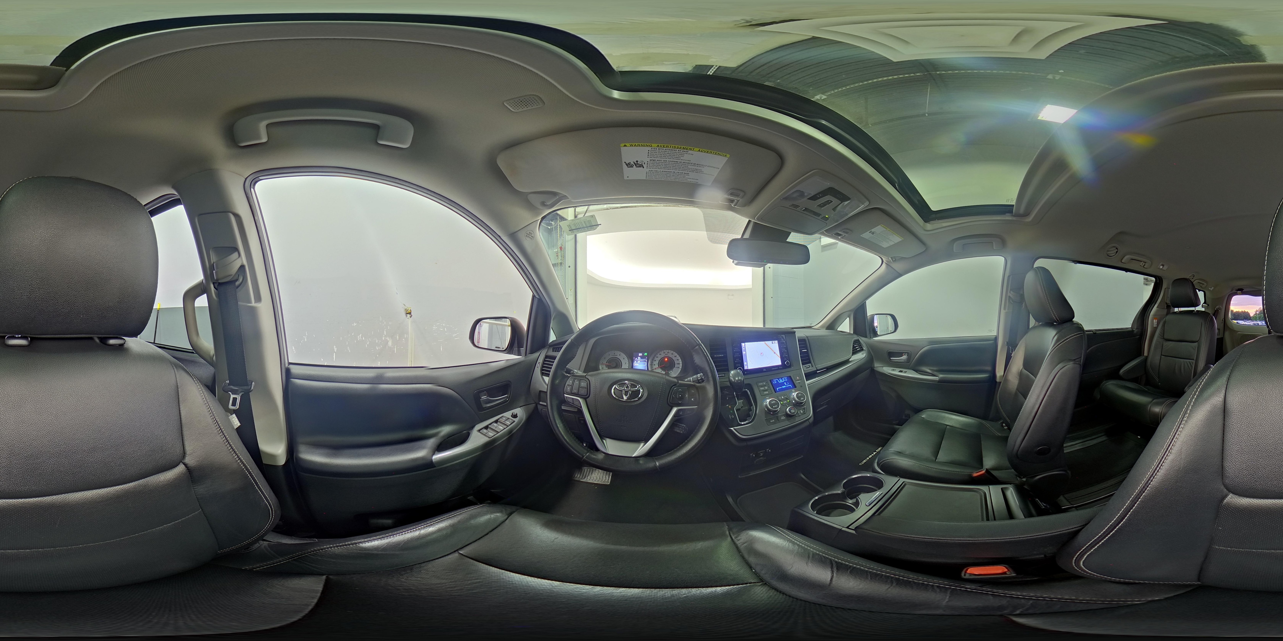 2020 Toyota Sienna SE - Photo 28