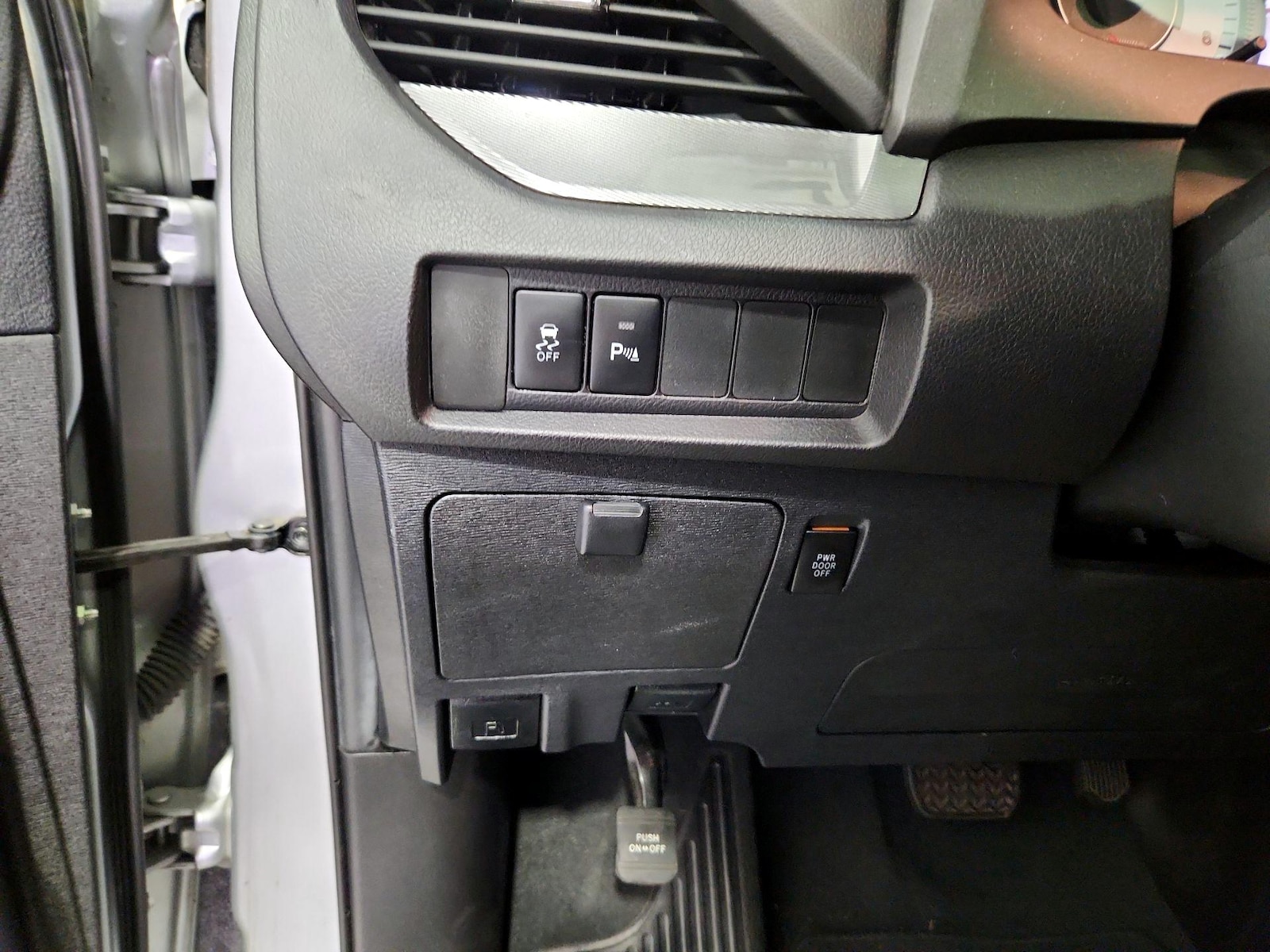 2020 Toyota Sienna SE - Photo 14
