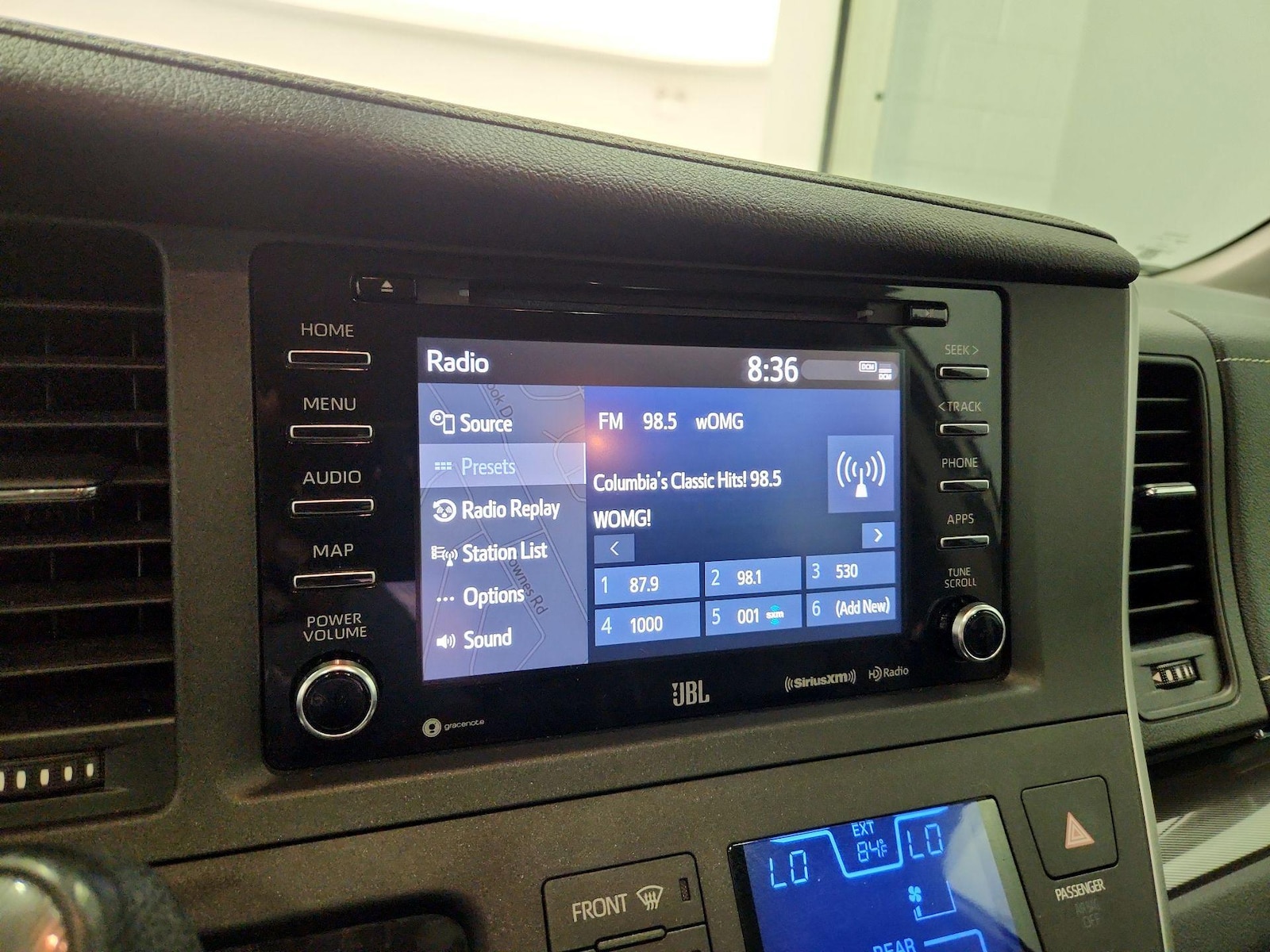 2020 Toyota Sienna SE - Photo 17