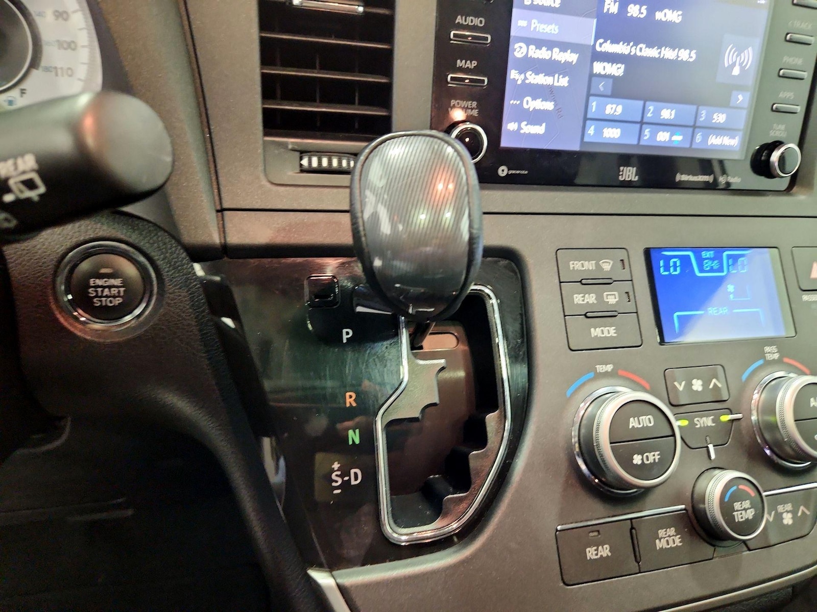 2020 Toyota Sienna SE - Photo 19