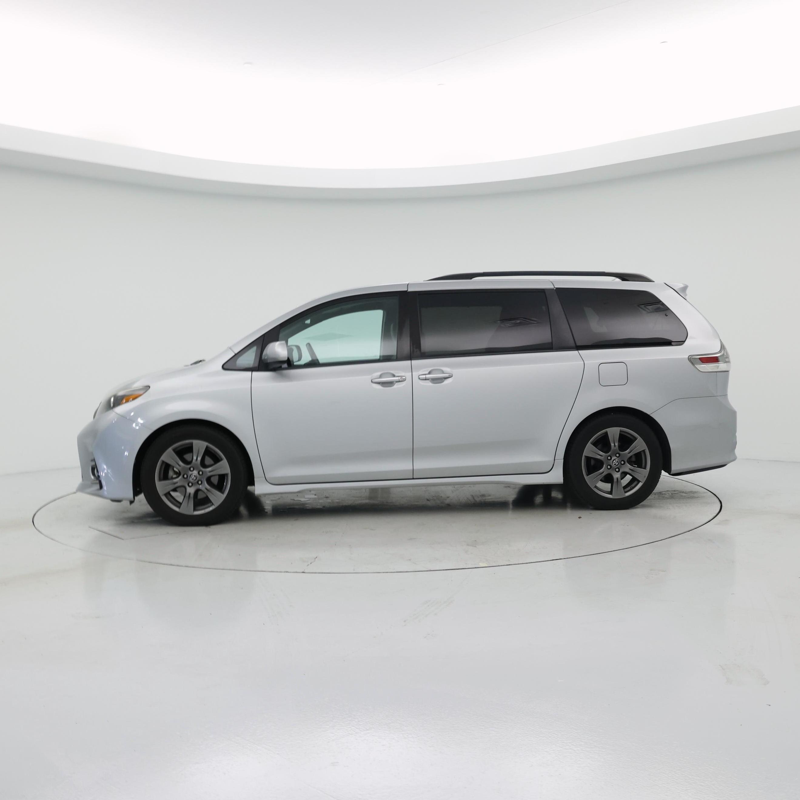 Thumbnail: 2020 Toyota Sienna - 3