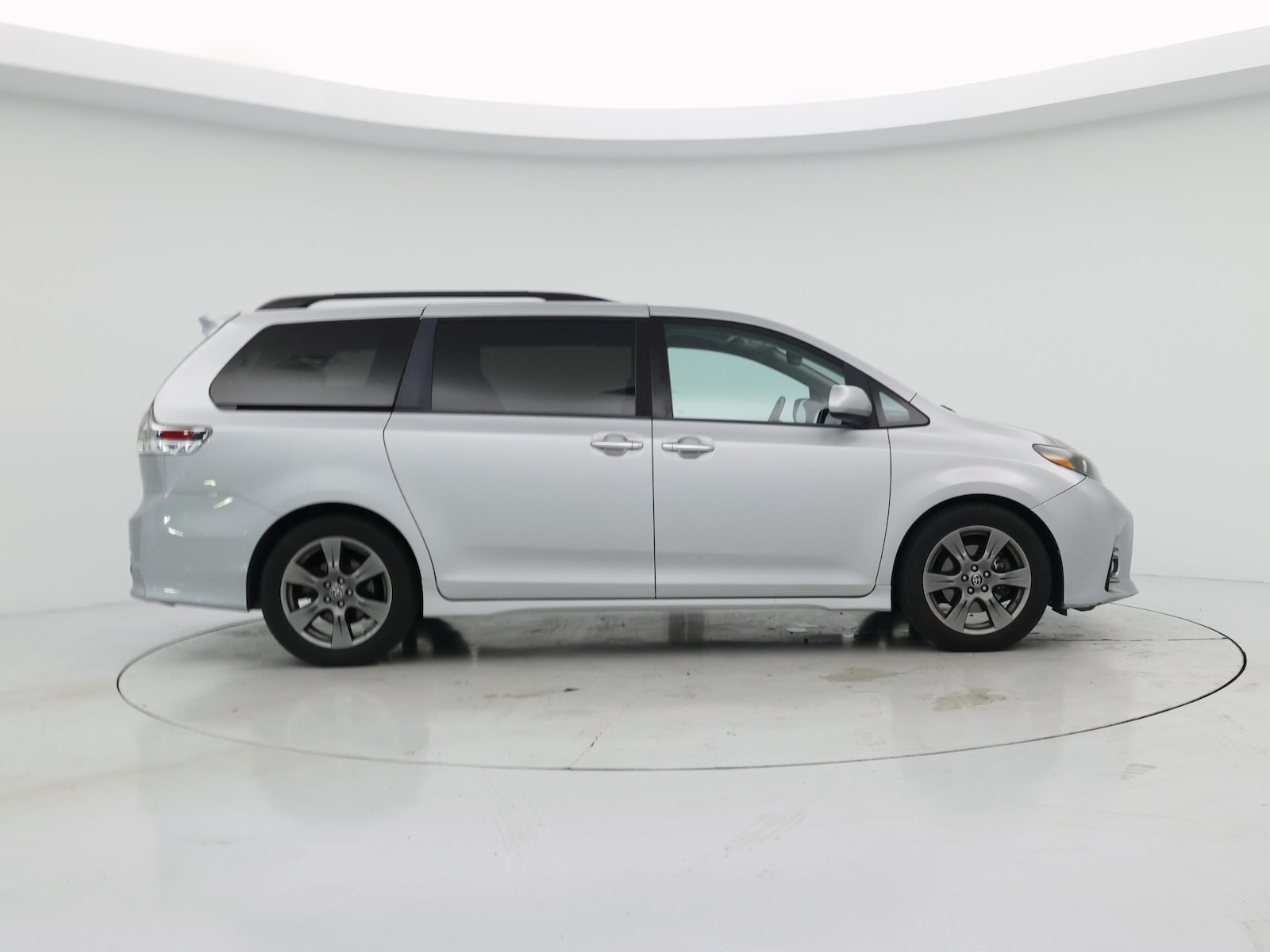 2020 Toyota Sienna SE - Photo 8