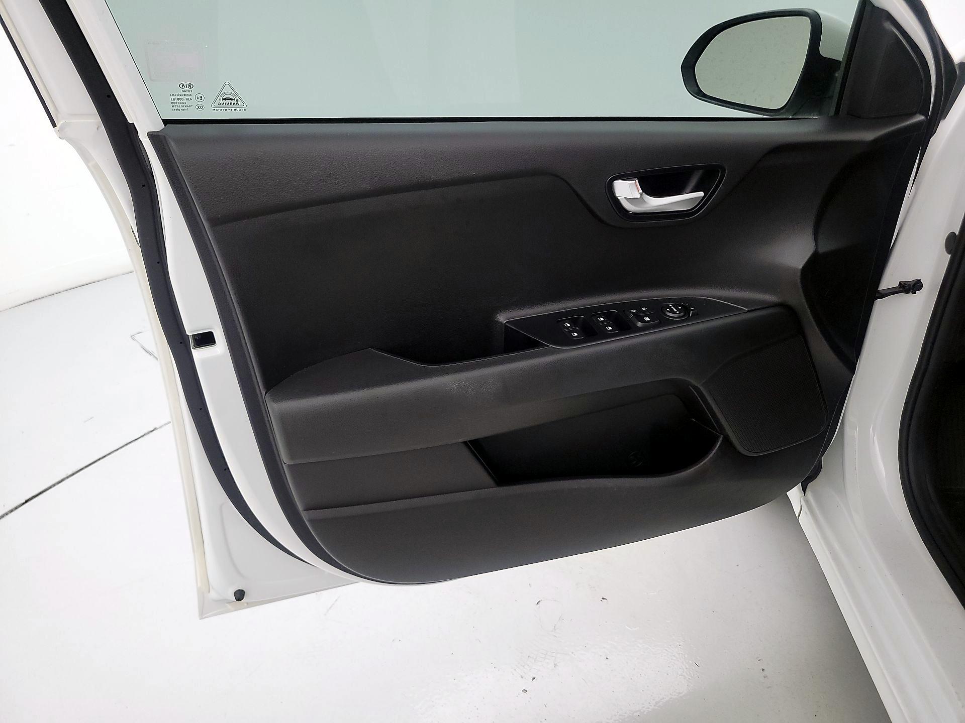 Thumbnail: 2019 Kia Rio - 12
