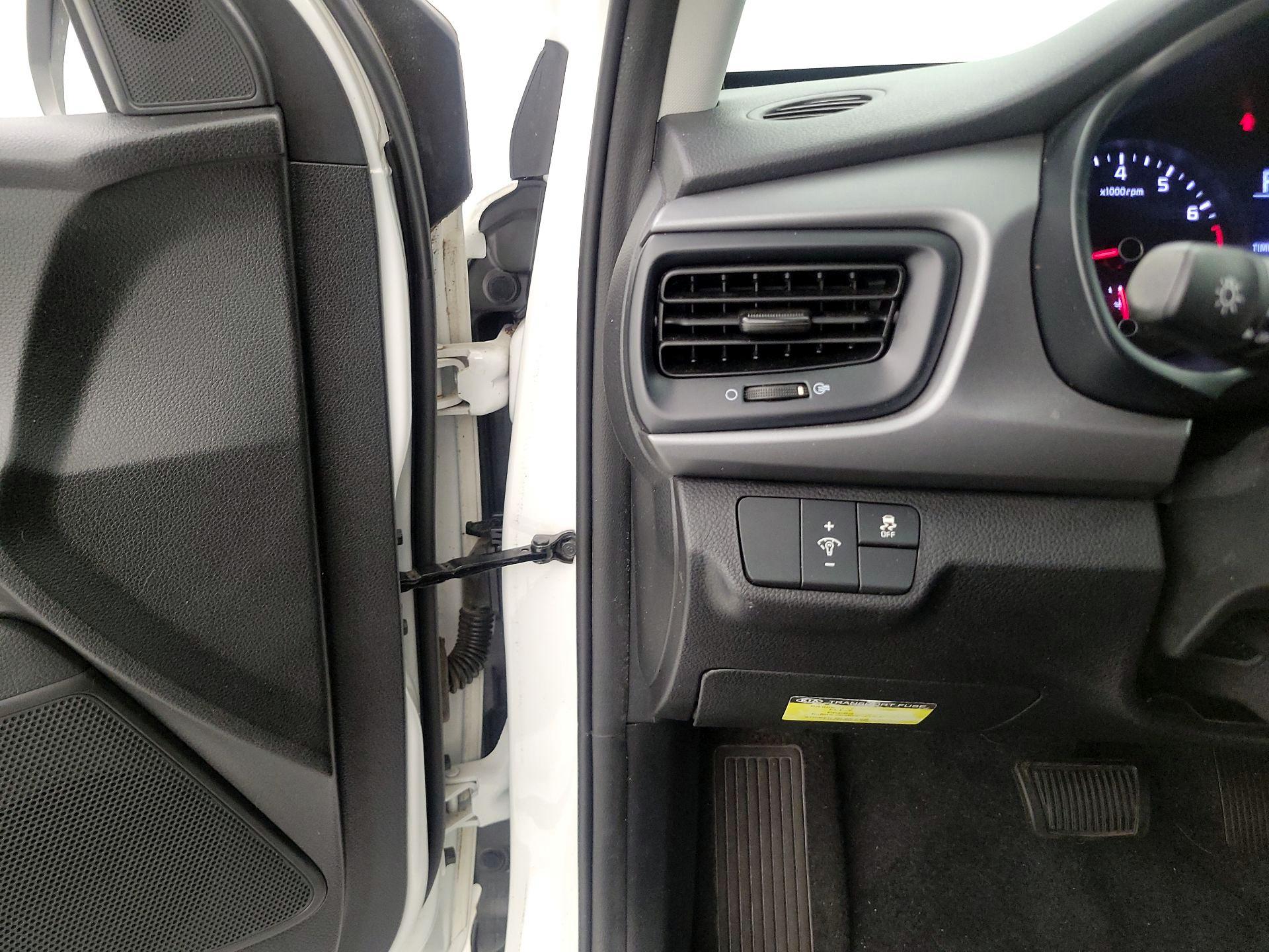 Thumbnail: 2019 Kia Rio - 13