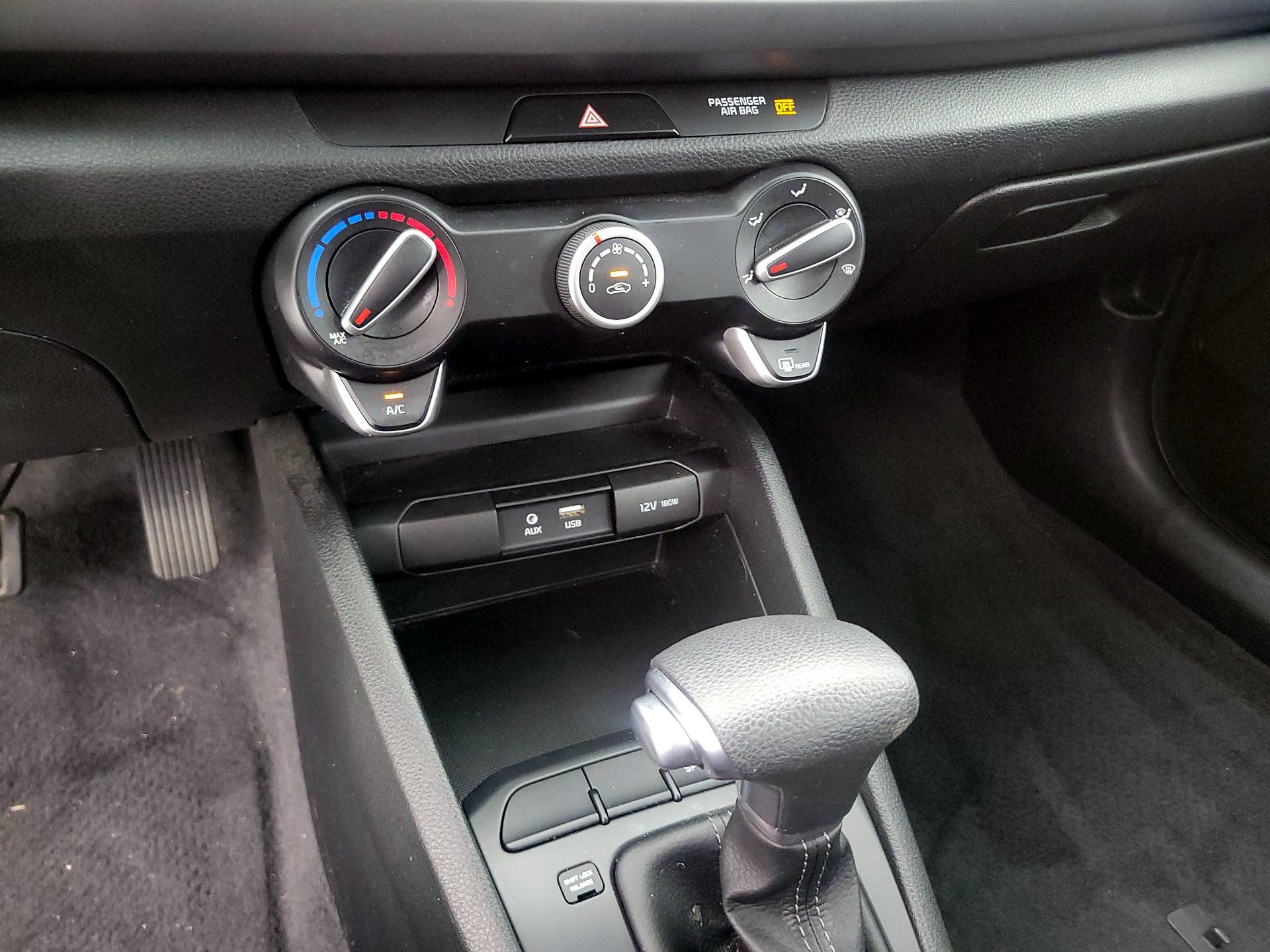 Thumbnail: 2019 Kia Rio - 16