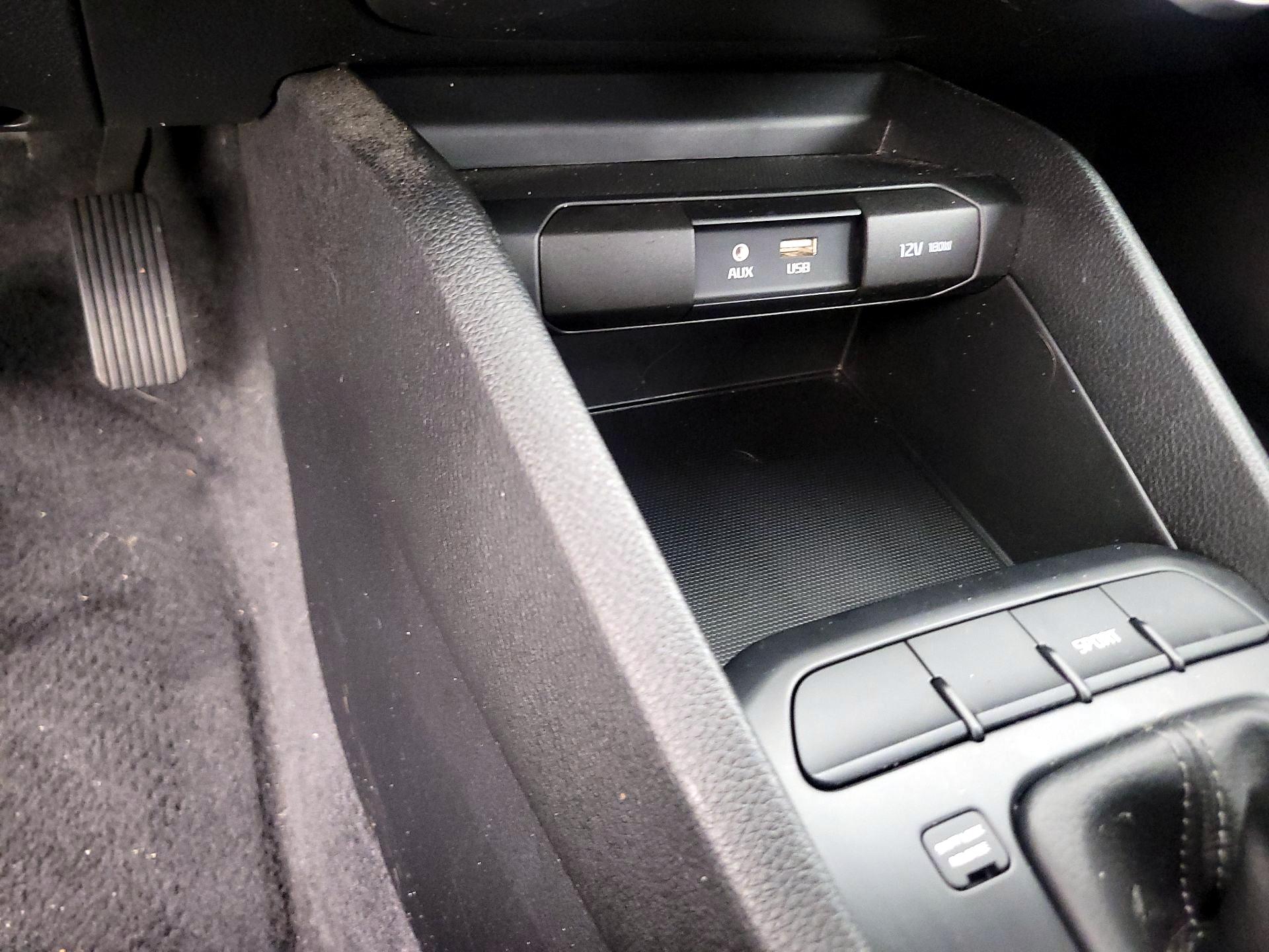 Thumbnail: 2019 Kia Rio - 18