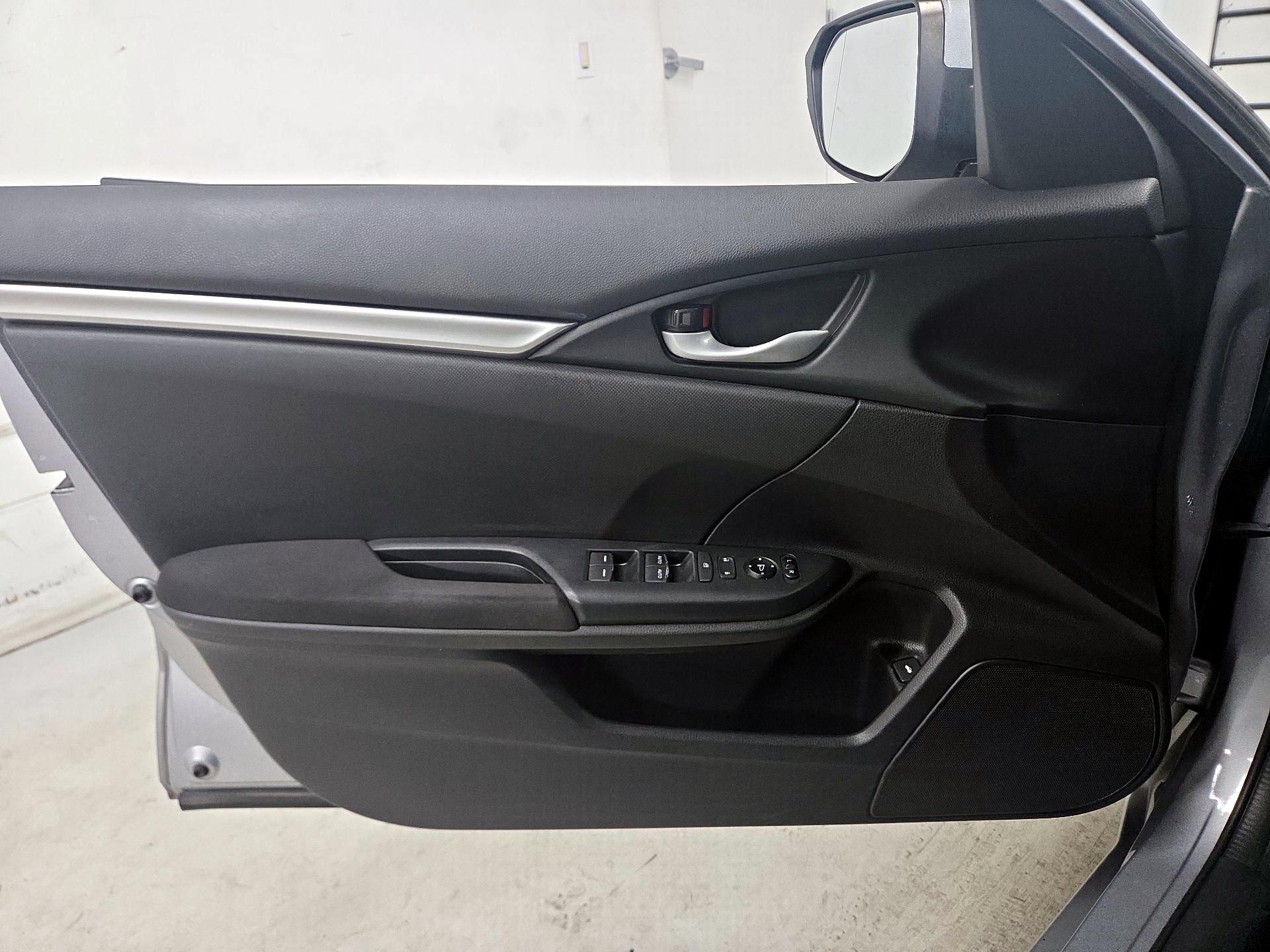 Thumbnail: 2016 Honda Civic - 12