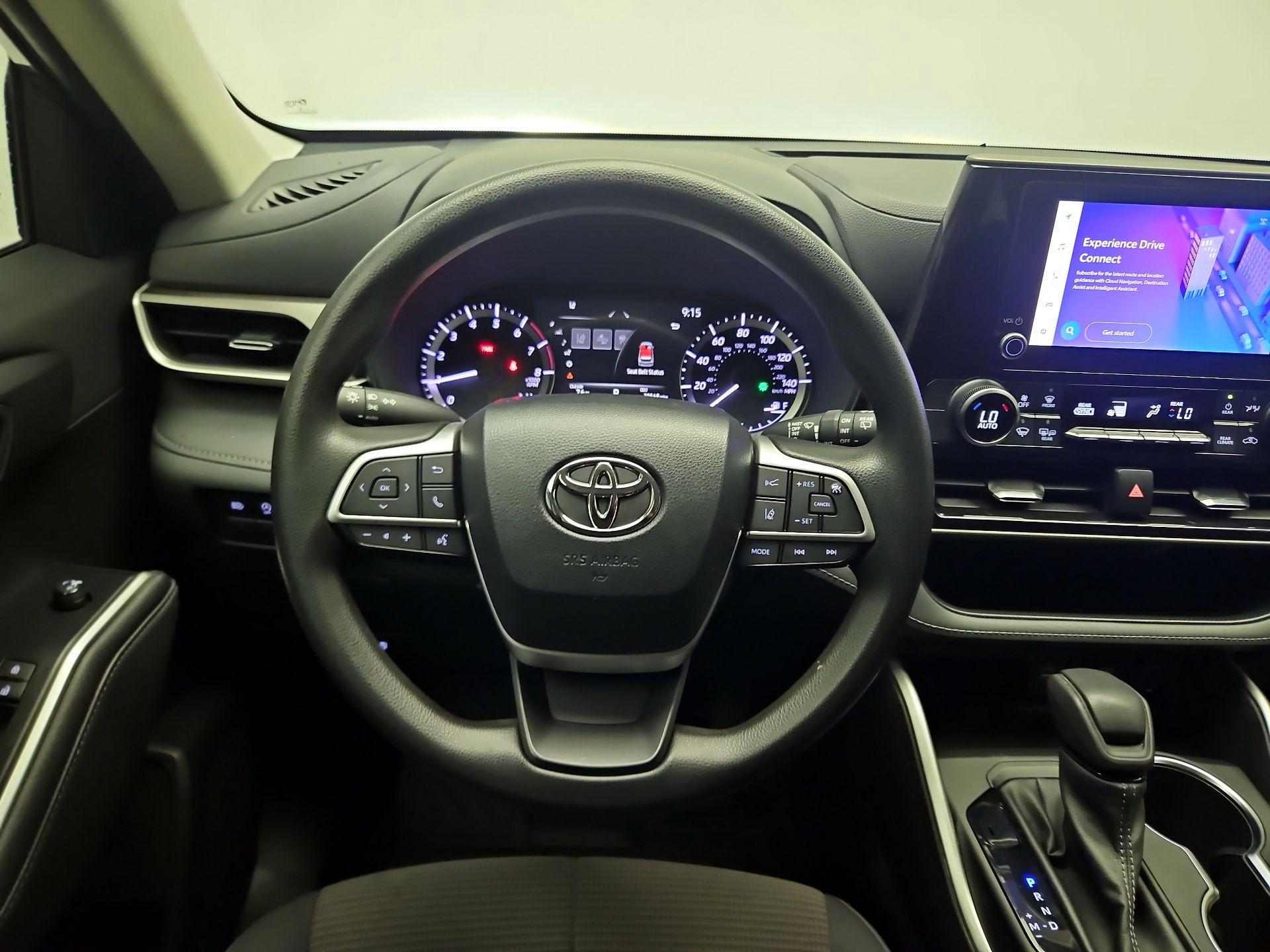 Thumbnail: 2023 Toyota Highlander - 10