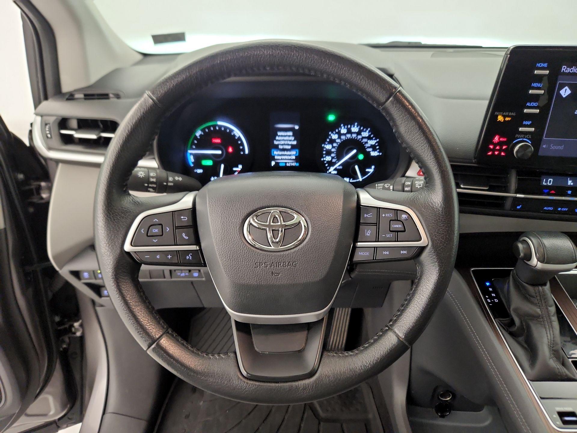 Thumbnail: 2021 Toyota Sienna - 10